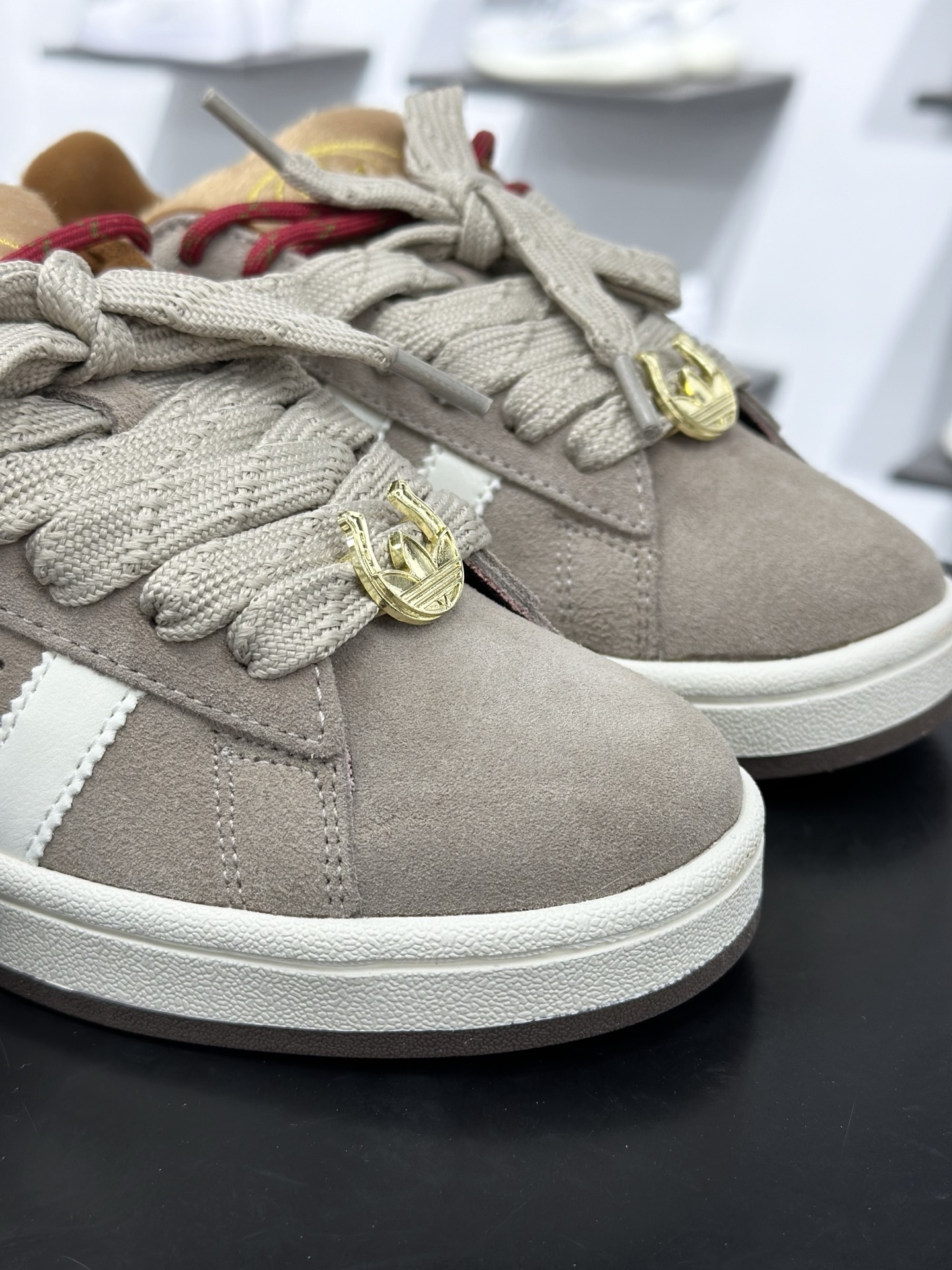 180 Adidas Originals Campus 00s系列 阿迪达斯 马年限定 CNY新年款 面包风经典复古低帮百搭休闲运动板鞋 KJ8724