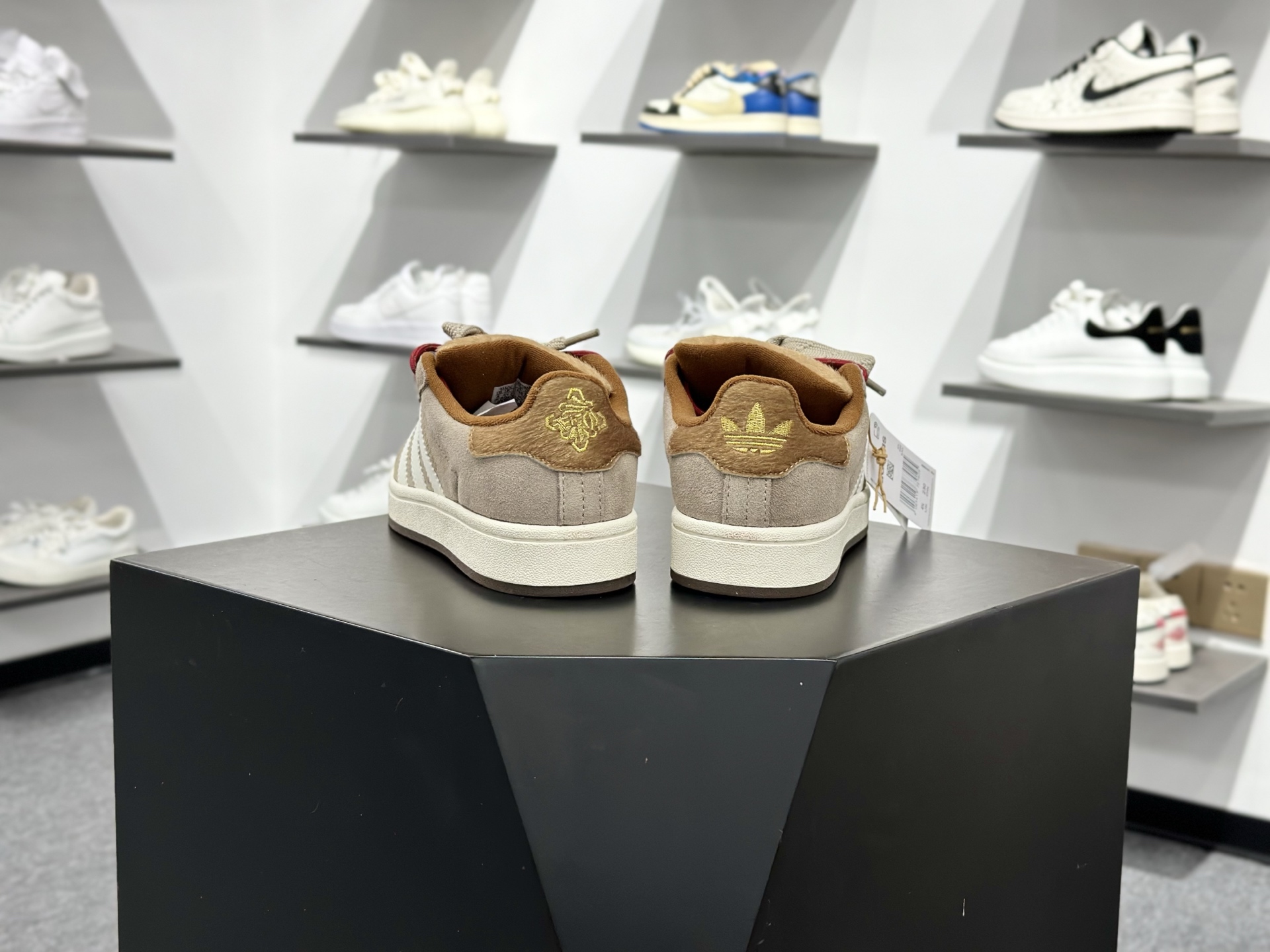 180 Adidas Originals Campus 00s系列 阿迪达斯 马年限定 CNY新年款 面包风经典复古低帮百搭休闲运动板鞋 KJ8724