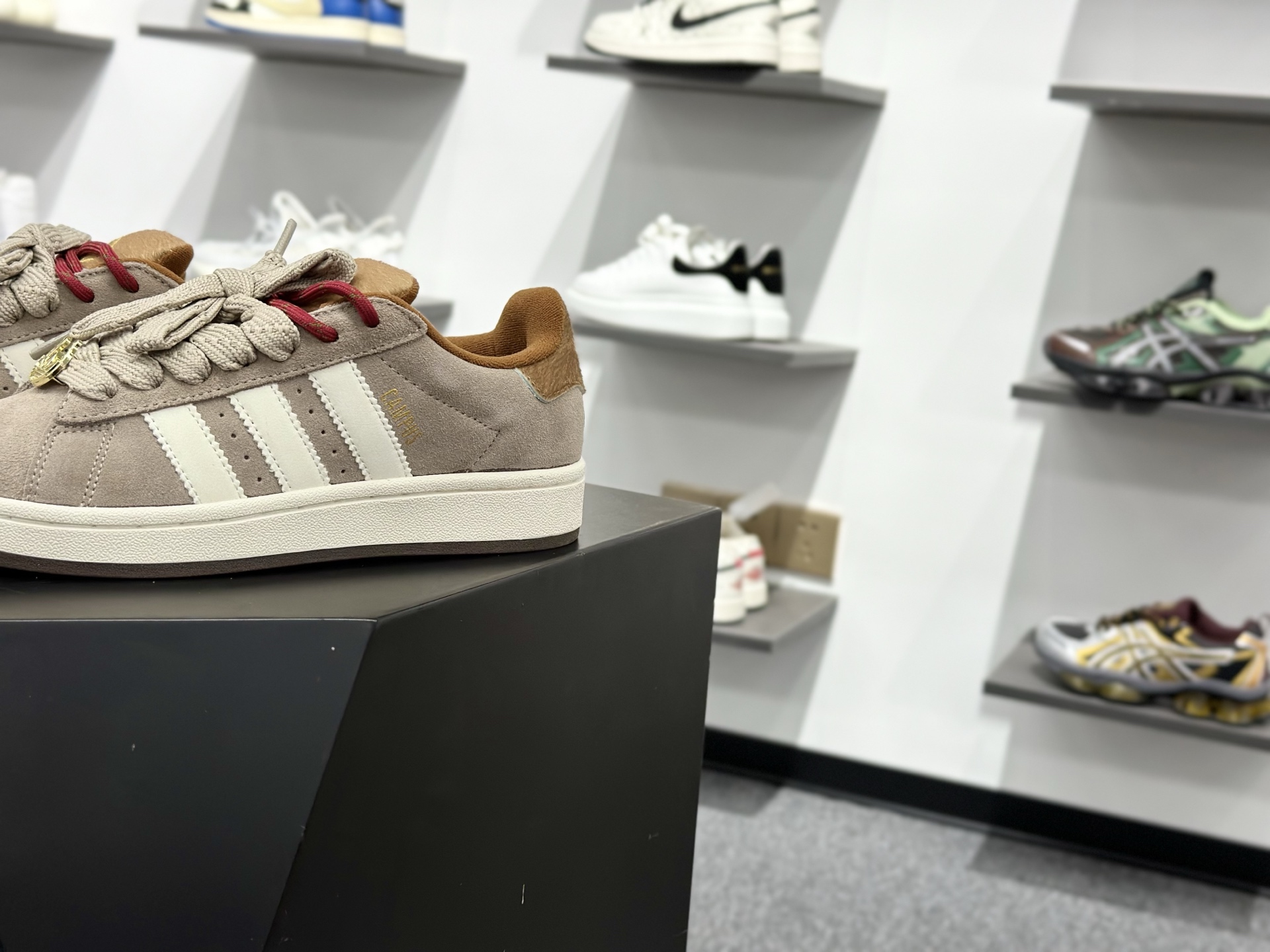 180 Adidas Originals Campus 00s系列 阿迪达斯 马年限定 CNY新年款 面包风经典复古低帮百搭休闲运动板鞋 KJ8724