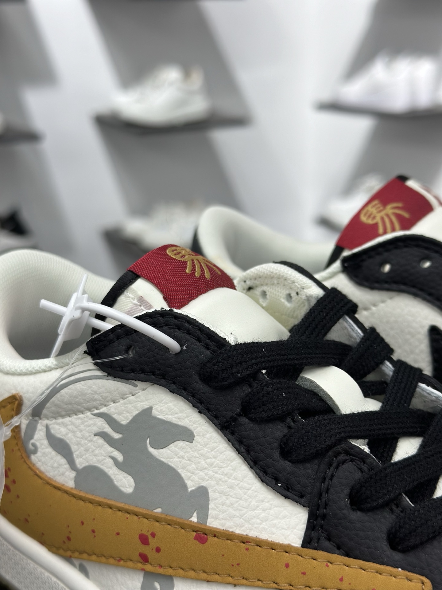Travis Scott x Nike Air Jordan 1 Low 马年限定 Air Jordan 1 Low 反转黑白红小勾倒钩 纯原版本 DZ2688-128