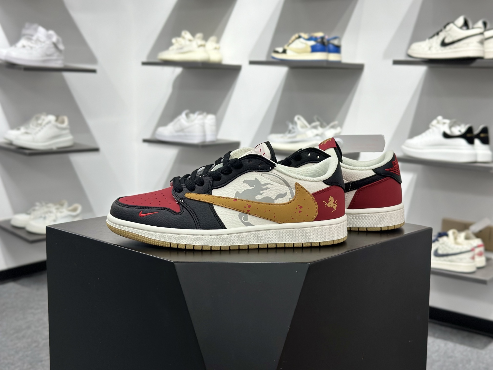 Travis Scott x Nike Air Jordan 1 Low 马年限定 Air Jordan 1 Low 反转黑白红小勾倒钩 纯原版本 DZ2688-128