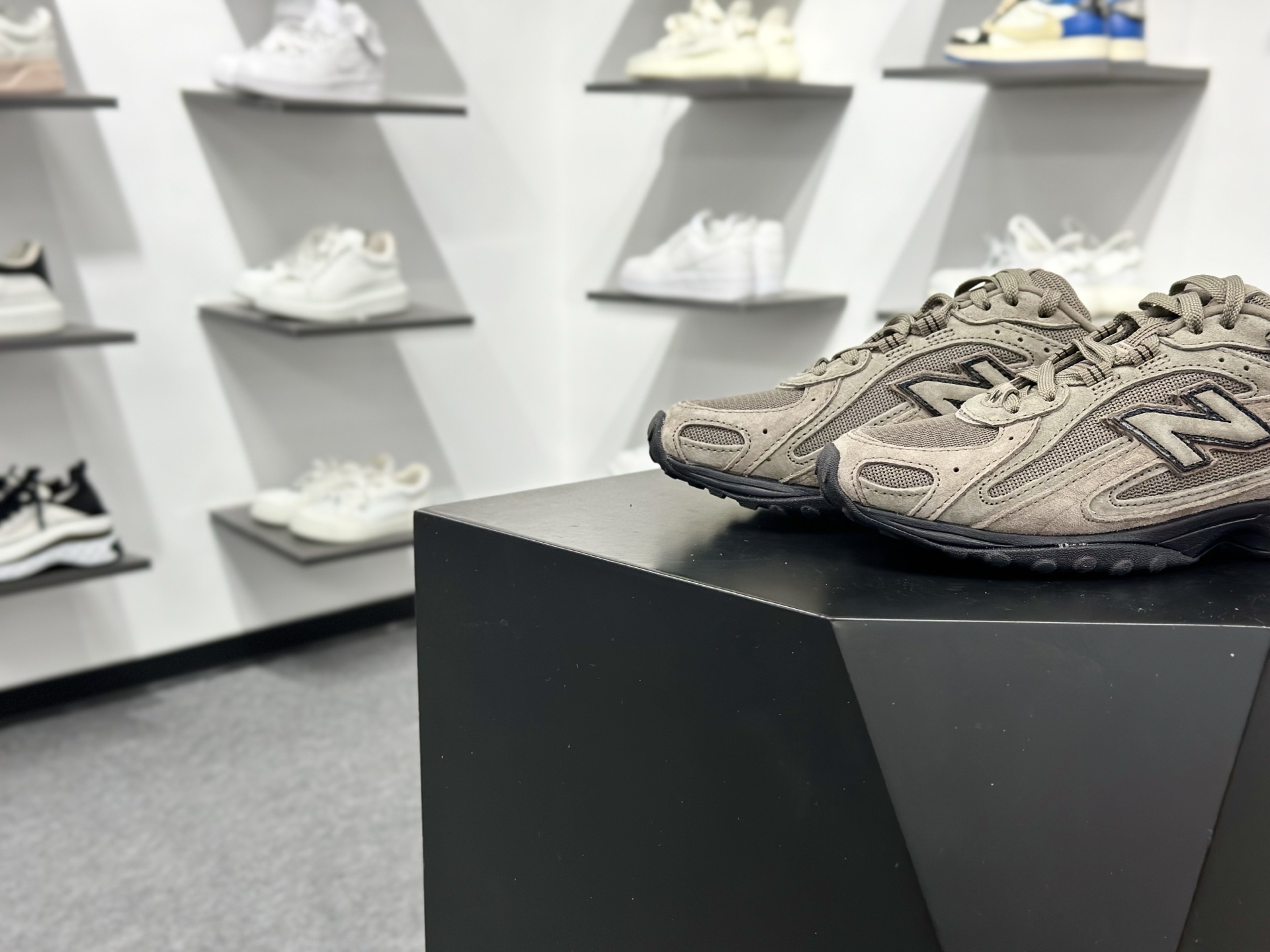 New Balance 新百伦204 复古休闲运动百搭老爹跑步鞋 U204L3K9