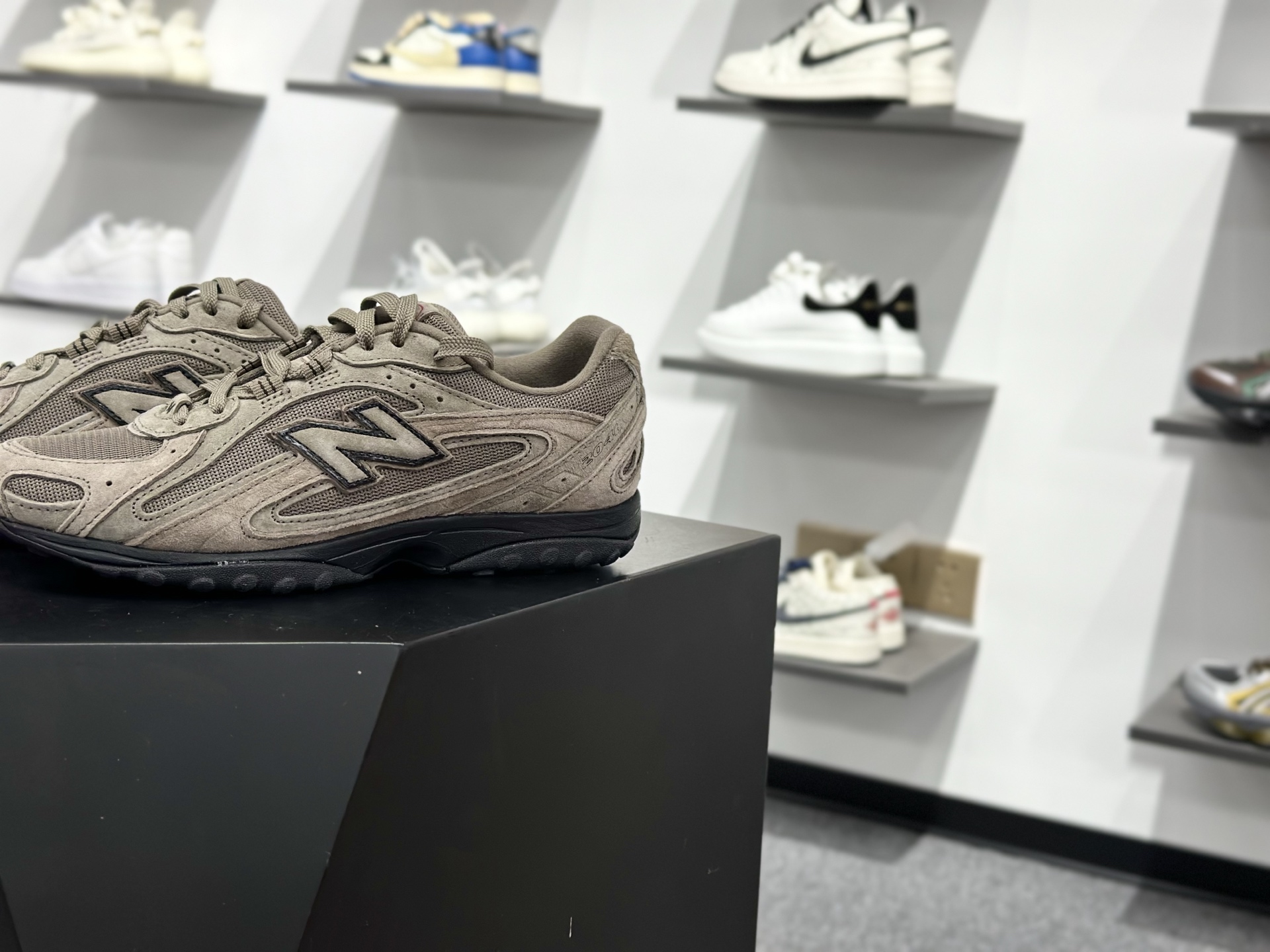 New Balance 新百伦204 复古休闲运动百搭老爹跑步鞋 U204L3K9