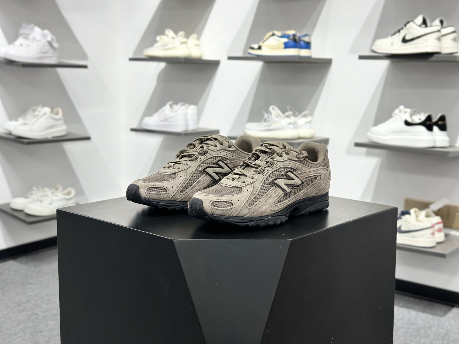New Balance 新百伦204 复古休闲运动百搭老爹跑步鞋 U204L3K9