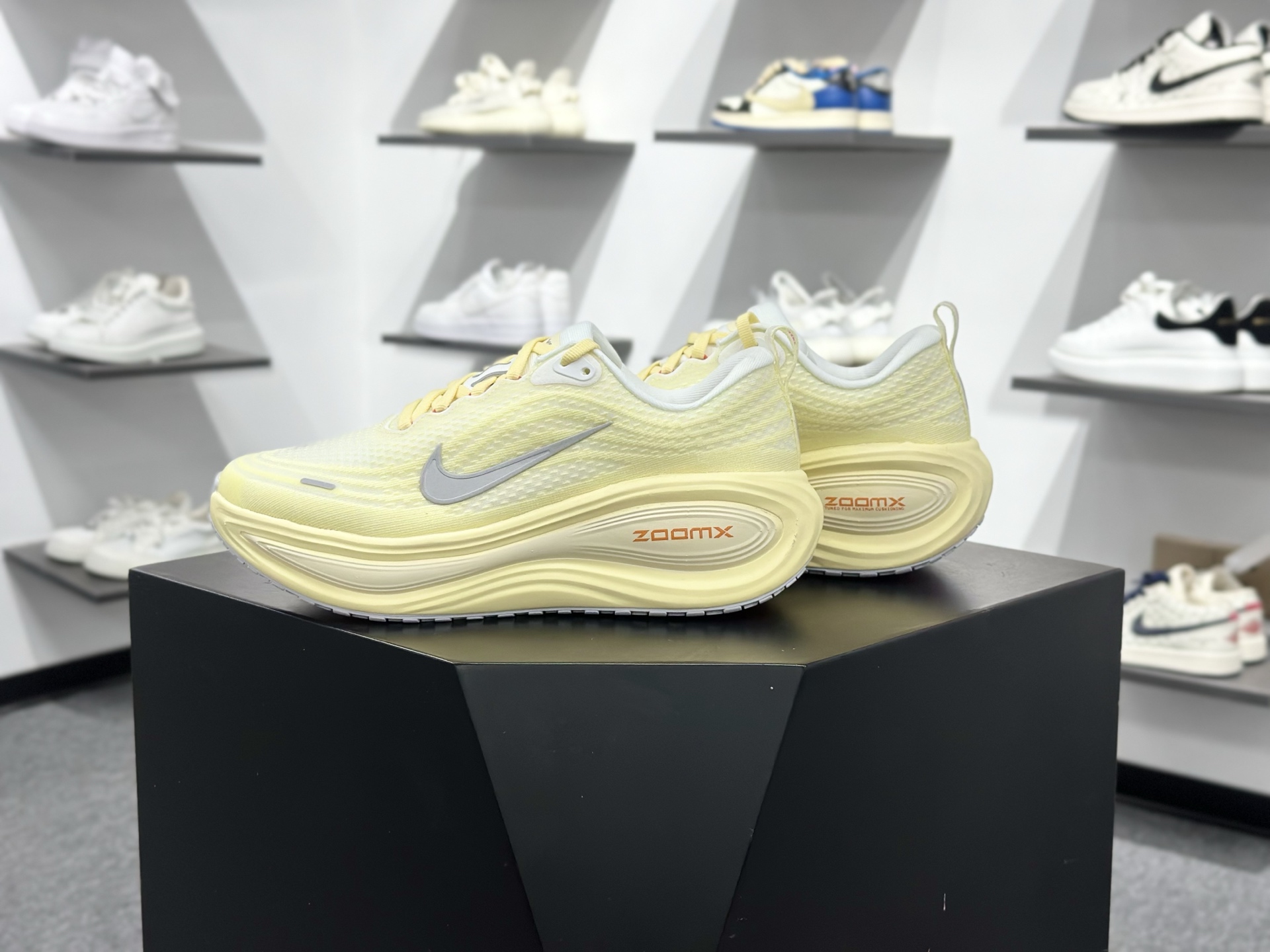 Nike Air Zoom Vomero Plus IM5020-100-莆田鞋,莆田鞋货源,高仿鞋,高仿鞋货源,安福档口,莆田高仿鞋,莆田鞋批发,高仿鞋批发,莆田高仿运动鞋,高仿运动鞋,莆田运动鞋 Nike Air Zoom Vomero Plus IM5020-100