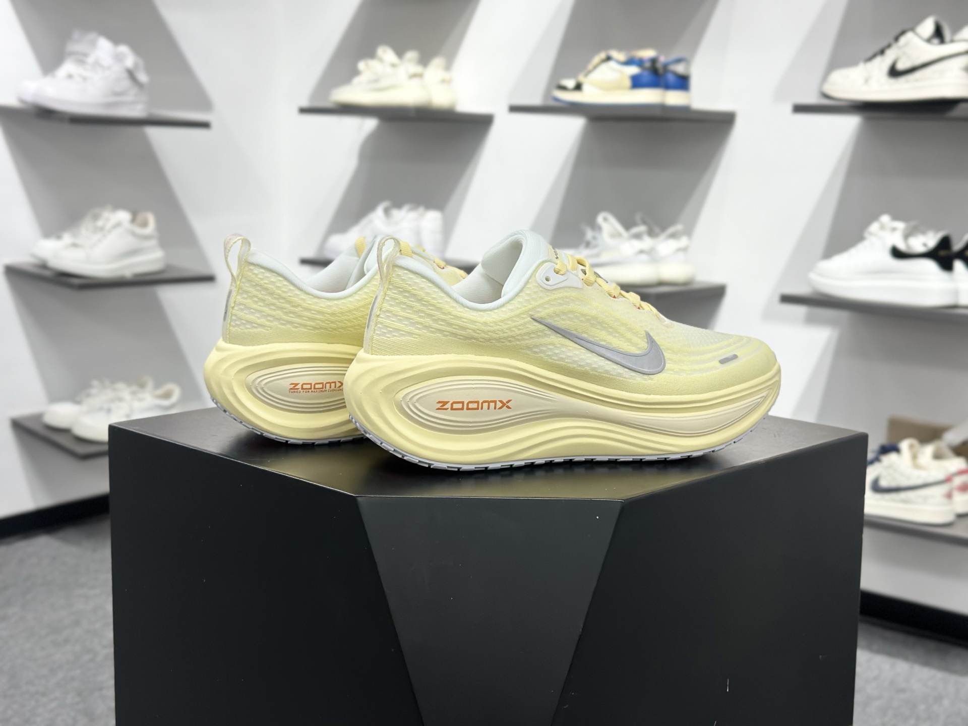 Nike Air Zoom Vomero Plus IM5020-100-莆田鞋,莆田鞋货源,高仿鞋,高仿鞋货源,安福档口,莆田高仿鞋,莆田鞋批发,高仿鞋批发,莆田高仿运动鞋,高仿运动鞋,莆田运动鞋 Nike Air Zoom Vomero Plus IM5020-100
