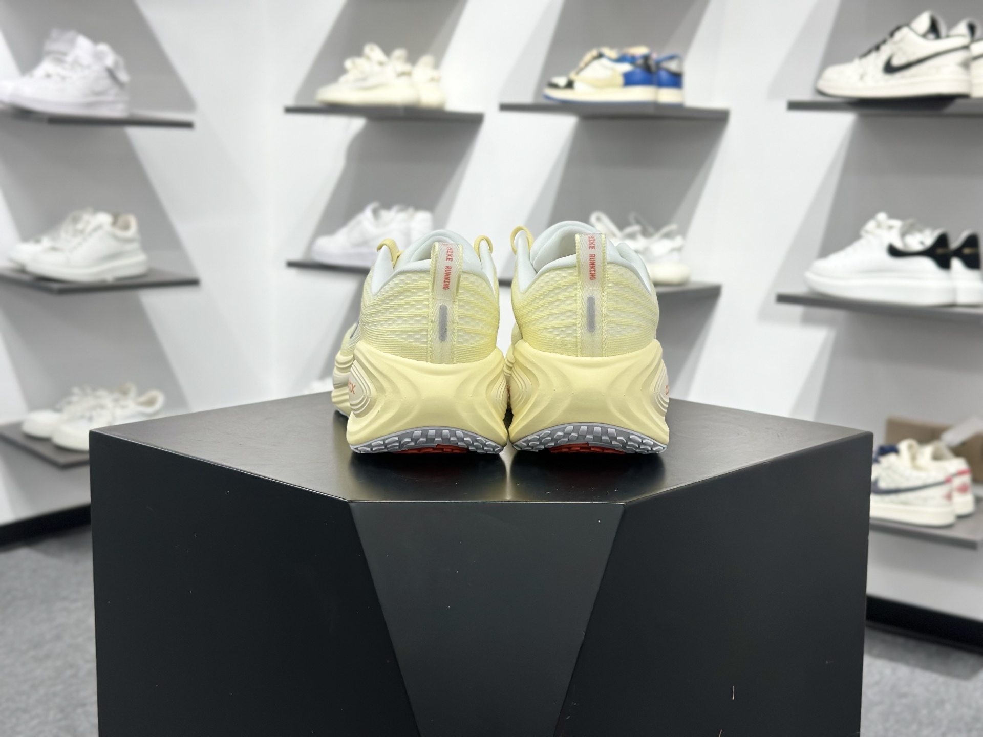 Nike Air Zoom Vomero Plus IM5020-100-莆田鞋,莆田鞋货源,高仿鞋,高仿鞋货源,安福档口,莆田高仿鞋,莆田鞋批发,高仿鞋批发,莆田高仿运动鞋,高仿运动鞋,莆田运动鞋 Nike Air Zoom Vomero Plus IM5020-100