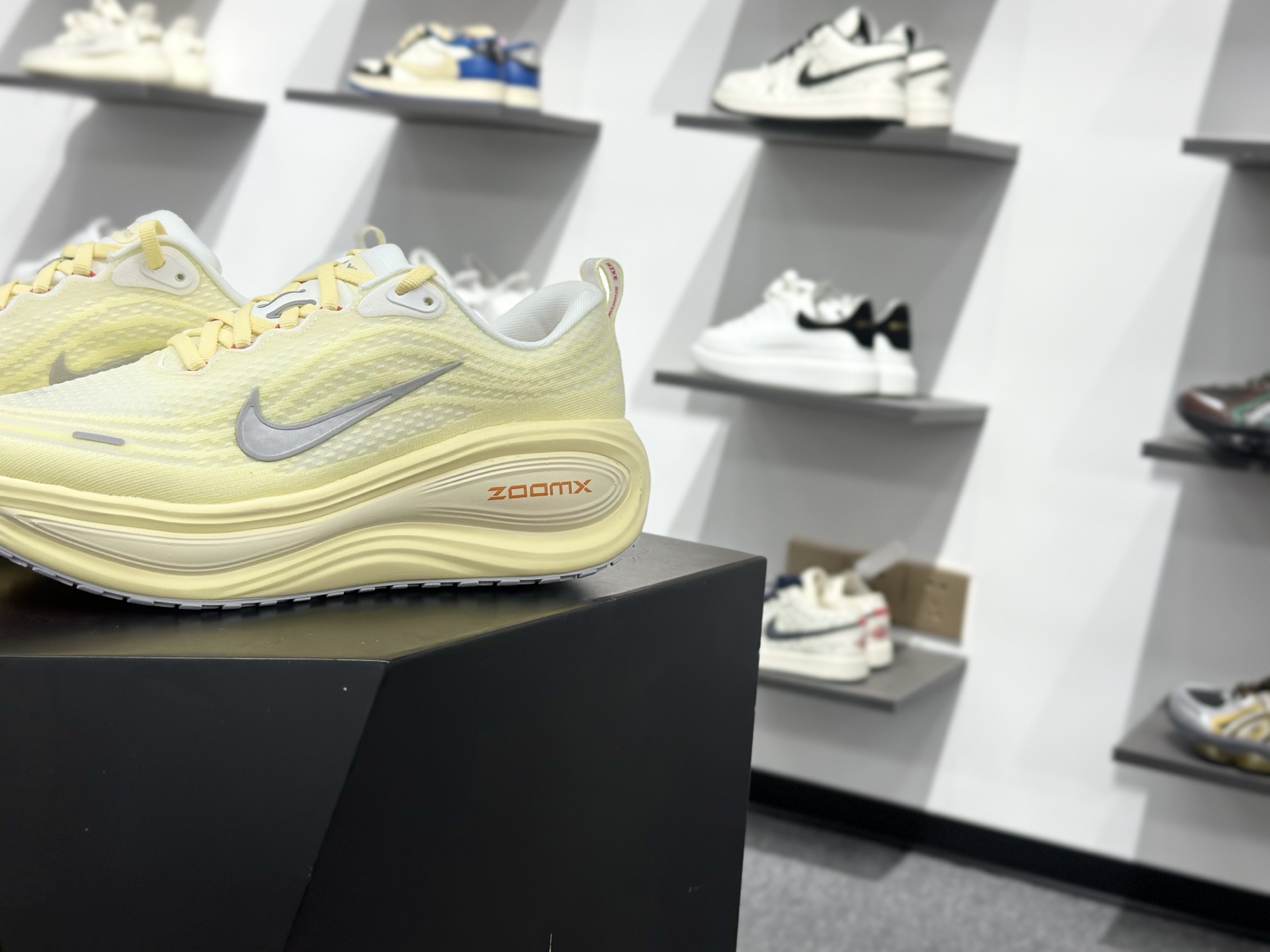 Nike Air Zoom Vomero Plus IM5020-100-莆田鞋,莆田鞋货源,高仿鞋,高仿鞋货源,安福档口,莆田高仿鞋,莆田鞋批发,高仿鞋批发,莆田高仿运动鞋,高仿运动鞋,莆田运动鞋 Nike Air Zoom Vomero Plus IM5020-100