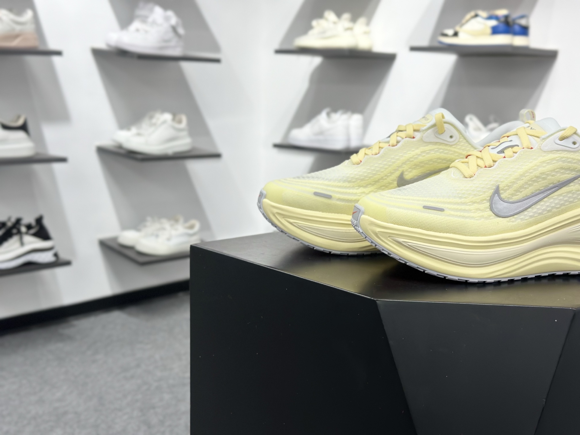 Nike Air Zoom Vomero Plus IM5020-100-莆田鞋,莆田鞋货源,高仿鞋,高仿鞋货源,安福档口,莆田高仿鞋,莆田鞋批发,高仿鞋批发,莆田高仿运动鞋,高仿运动鞋,莆田运动鞋 Nike Air Zoom Vomero Plus IM5020-100