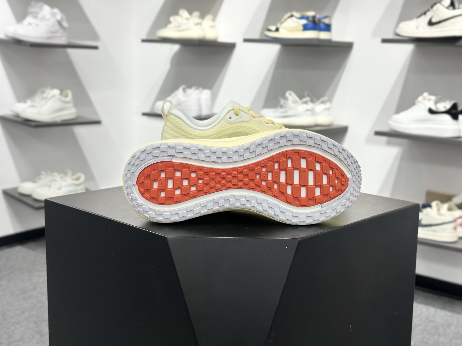 Nike Air Zoom Vomero Plus IM5020-100-莆田鞋,莆田鞋货源,高仿鞋,高仿鞋货源,安福档口,莆田高仿鞋,莆田鞋批发,高仿鞋批发,莆田高仿运动鞋,高仿运动鞋,莆田运动鞋 Nike Air Zoom Vomero Plus IM5020-100