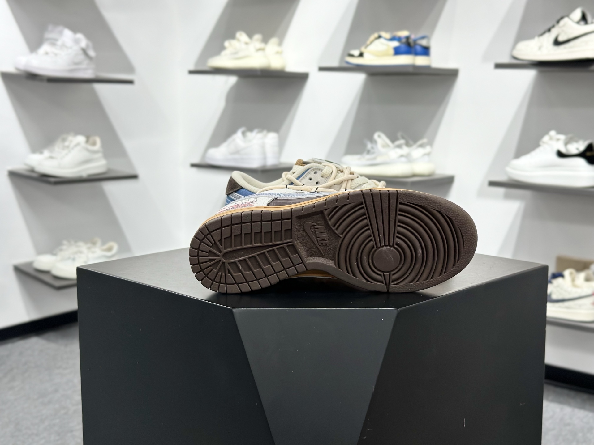 NIKE SB Dunk Low 考拉派对 啡啡抱抱 HQ3459-212