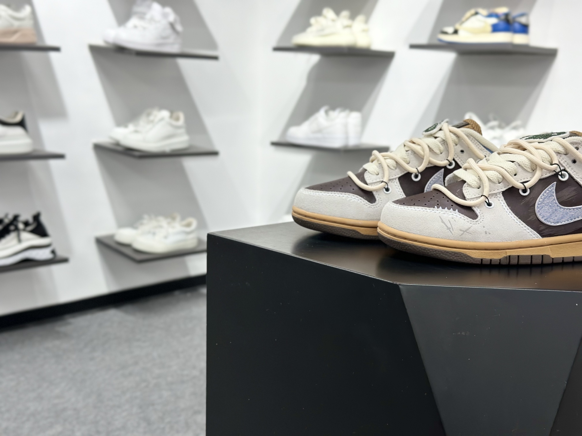 NIKE SB Dunk Low 考拉派对 啡啡抱抱 HQ3459-212