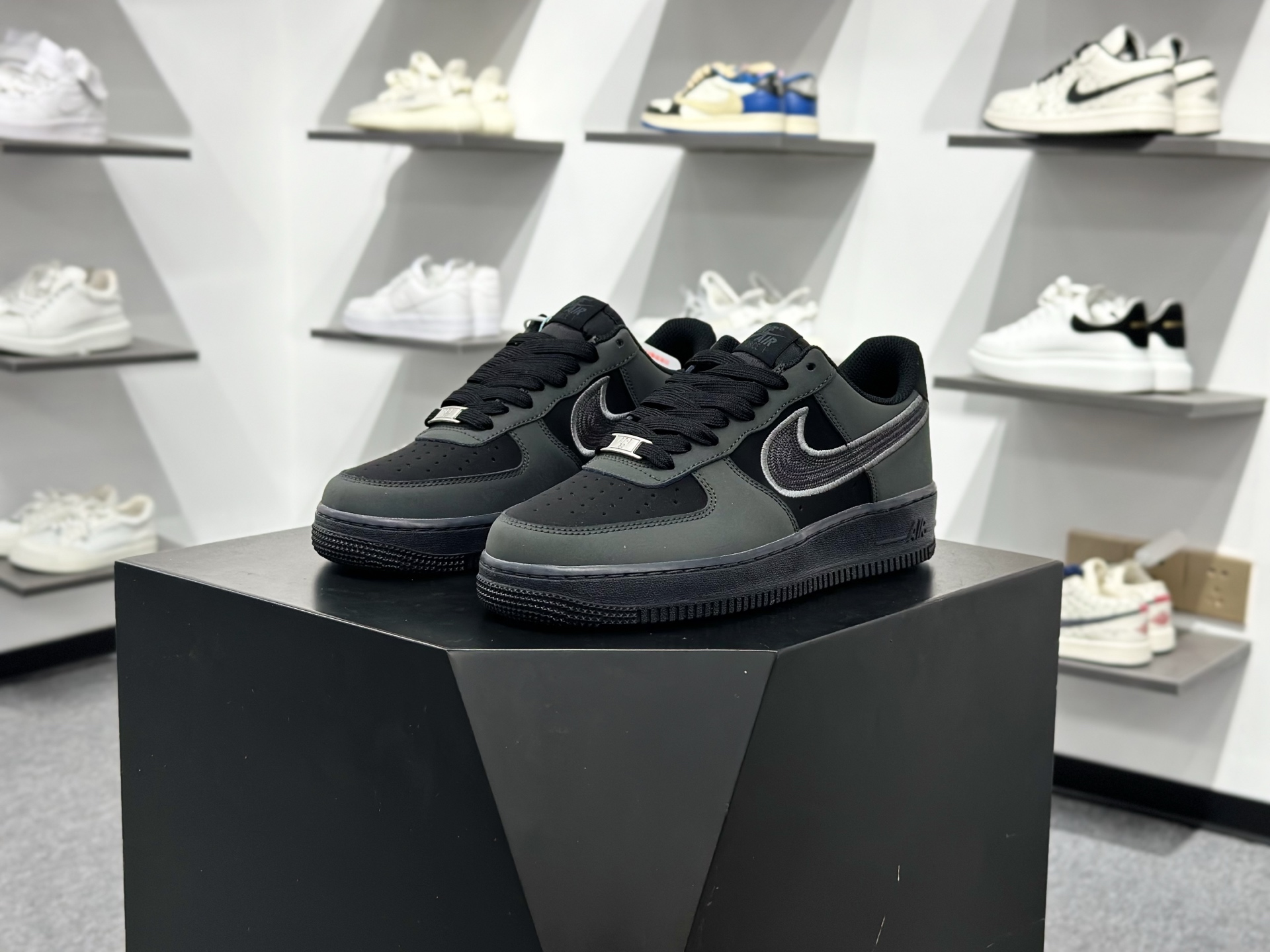 Nike Air Force 1 Low 07 灰黑 IB6842-002 Nike Air Force 1 Low 07 灰黑 IB6842-002