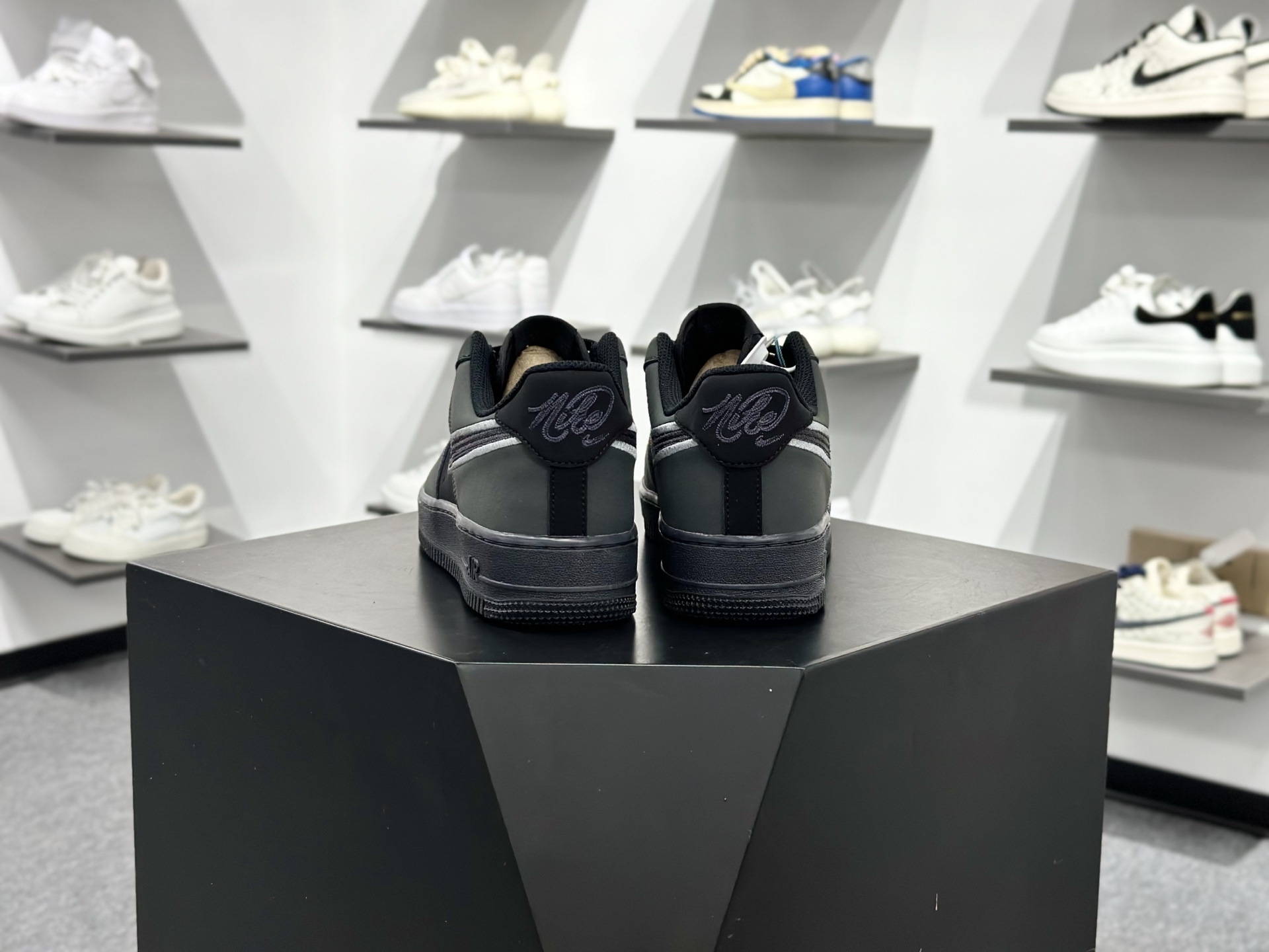 Nike Air Force 1 Low 07 灰黑 IB6842-002 Nike Air Force 1 Low 07 灰黑 IB6842-002