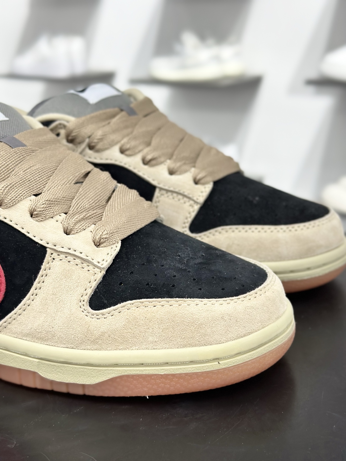 Nike SB Dunk Low PRO 黄黑红 大厂出品 极力推荐 HJ0367-200-Top High Quatity Cheap Sneakers Fashion Clothing Clothes Bags handbags Shoes of all Brand wholesale With The best Quality And Beautiful Price from China Factory Chinese suppliers wholesaler seller Nike SB Dunk Low PRO 黄黑红 大厂出品 极力推荐 HJ0367-200