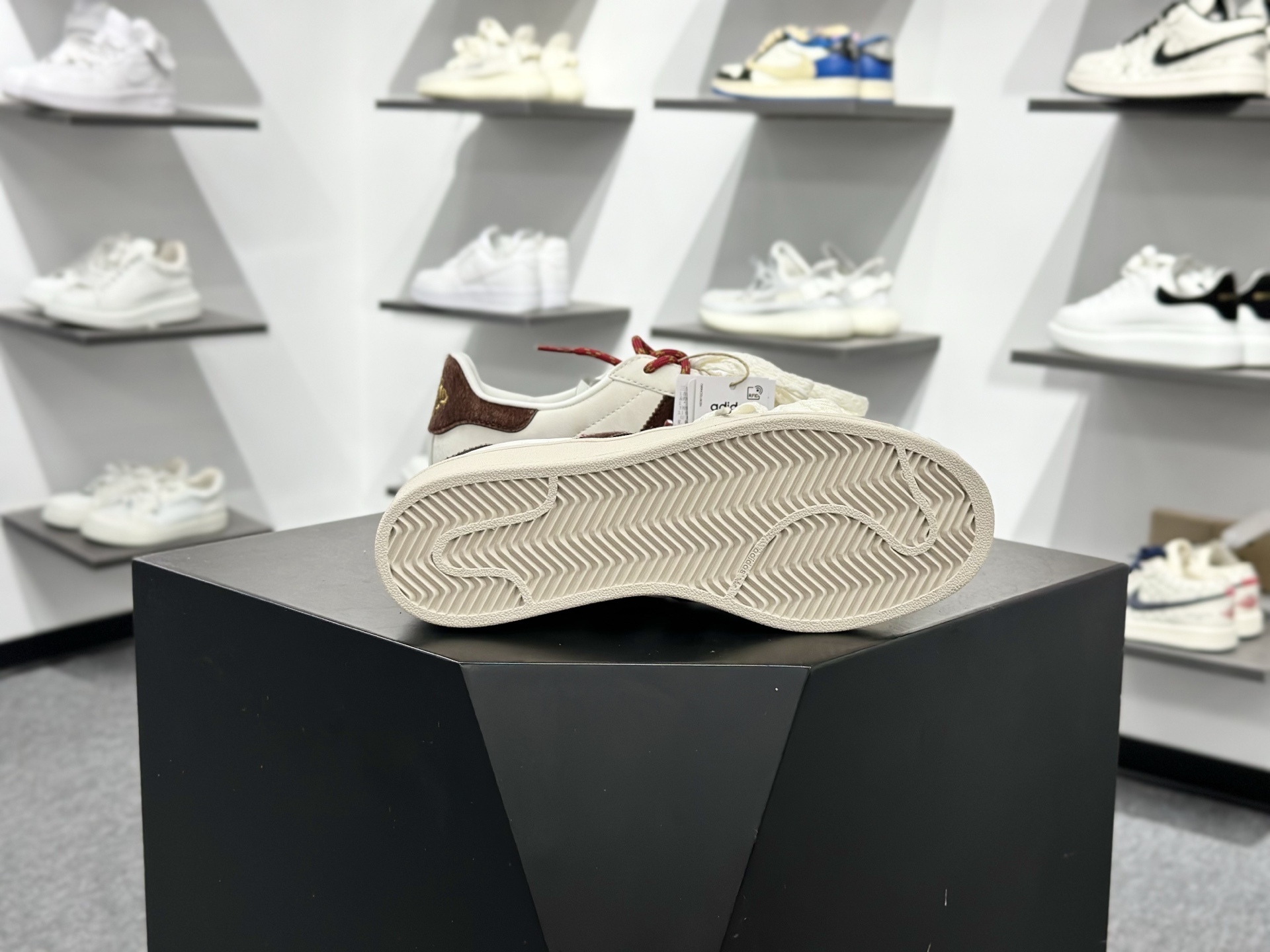 Adidas Originals Superstar贝壳头系列 阿迪达斯 三叶草低帮经典百搭休闲运动板鞋 KJ6293-Top High Quatity Cheap Sneakers Fashion Clothing Clothes Bags handbags Shoes of all Brand wholesale With The best Quality And Beautiful Price from China Factory Chinese suppliers wholesaler seller Adidas Originals Superstar贝壳头系列 阿迪达斯 三叶草低帮经典百搭休闲运动板鞋 KJ6293