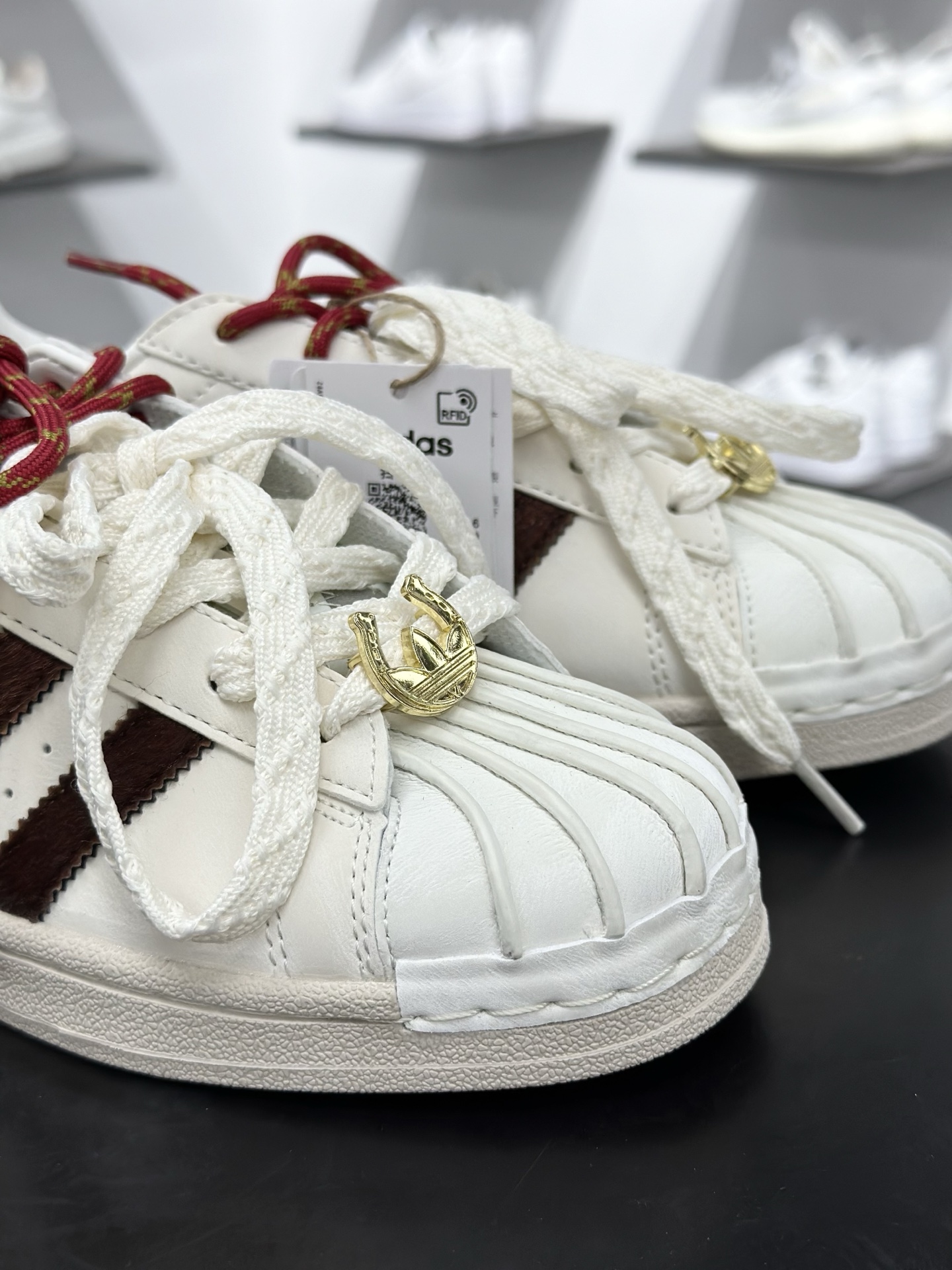 Adidas Originals Superstar贝壳头系列 阿迪达斯 三叶草低帮经典百搭休闲运动板鞋 KJ6293-Top High Quatity Cheap Sneakers Fashion Clothing Clothes Bags handbags Shoes of all Brand wholesale With The best Quality And Beautiful Price from China Factory Chinese suppliers wholesaler seller Adidas Originals Superstar贝壳头系列 阿迪达斯 三叶草低帮经典百搭休闲运动板鞋 KJ6293