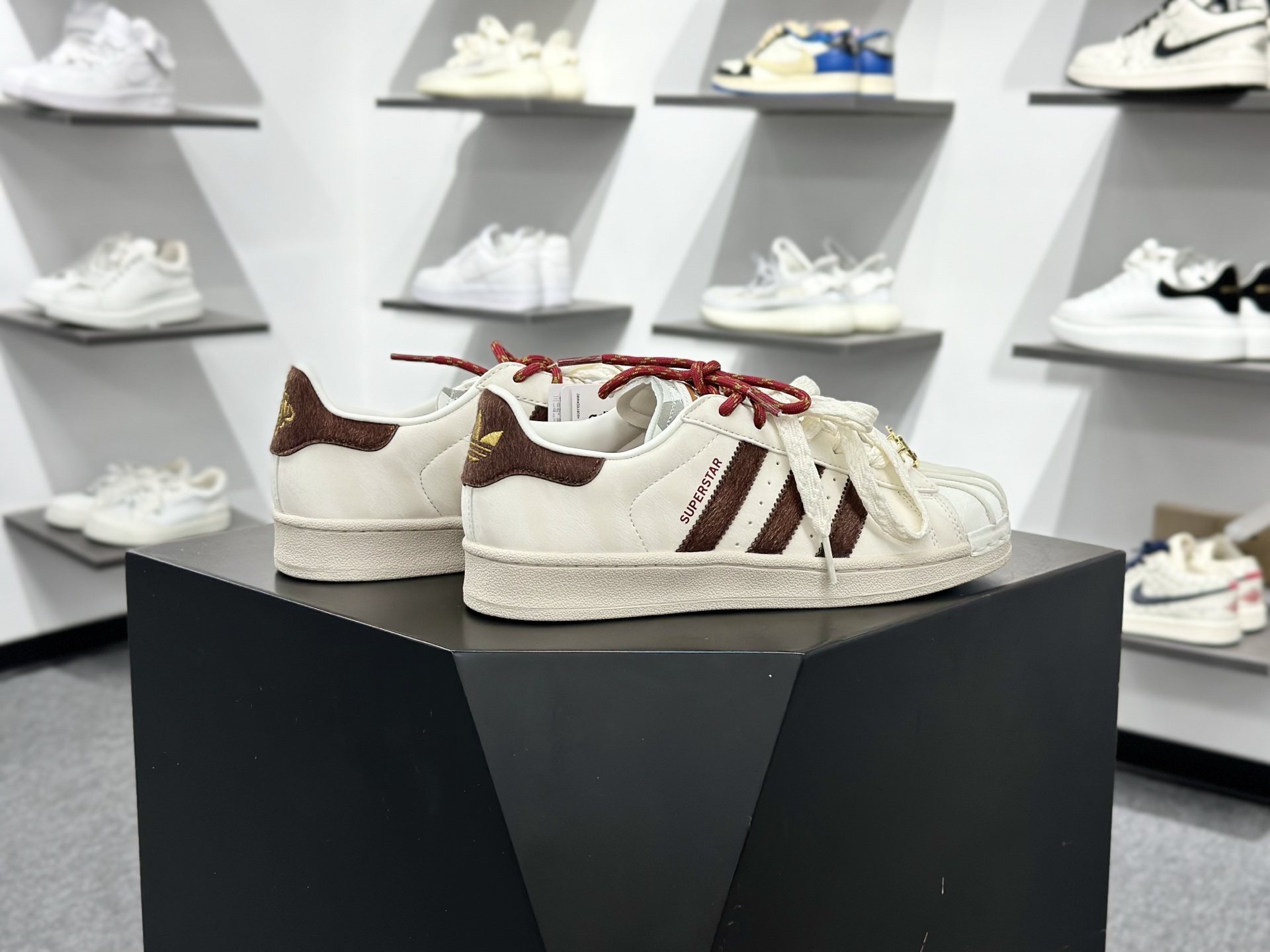 Adidas Originals Superstar贝壳头系列 阿迪达斯 三叶草低帮经典百搭休闲运动板鞋 KJ6293-Top High Quatity Cheap Sneakers Fashion Clothing Clothes Bags handbags Shoes of all Brand wholesale With The best Quality And Beautiful Price from China Factory Chinese suppliers wholesaler seller Adidas Originals Superstar贝壳头系列 阿迪达斯 三叶草低帮经典百搭休闲运动板鞋 KJ6293