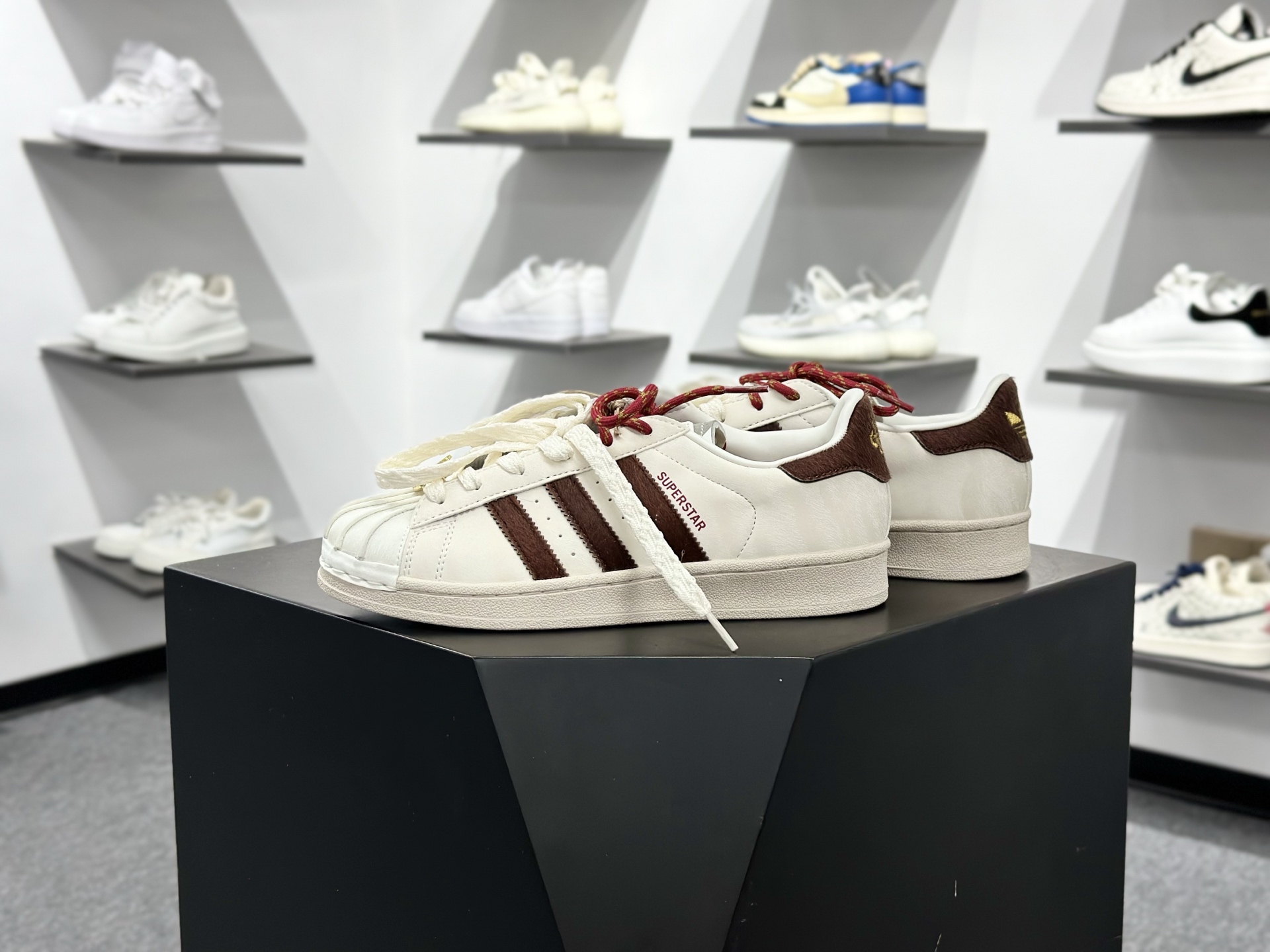 Adidas Originals Superstar贝壳头系列 阿迪达斯 三叶草低帮经典百搭休闲运动板鞋 KJ6293-Top High Quatity Cheap Sneakers Fashion Clothing Clothes Bags handbags Shoes of all Brand wholesale With The best Quality And Beautiful Price from China Factory Chinese suppliers wholesaler seller Adidas Originals Superstar贝壳头系列 阿迪达斯 三叶草低帮经典百搭休闲运动板鞋 KJ6293