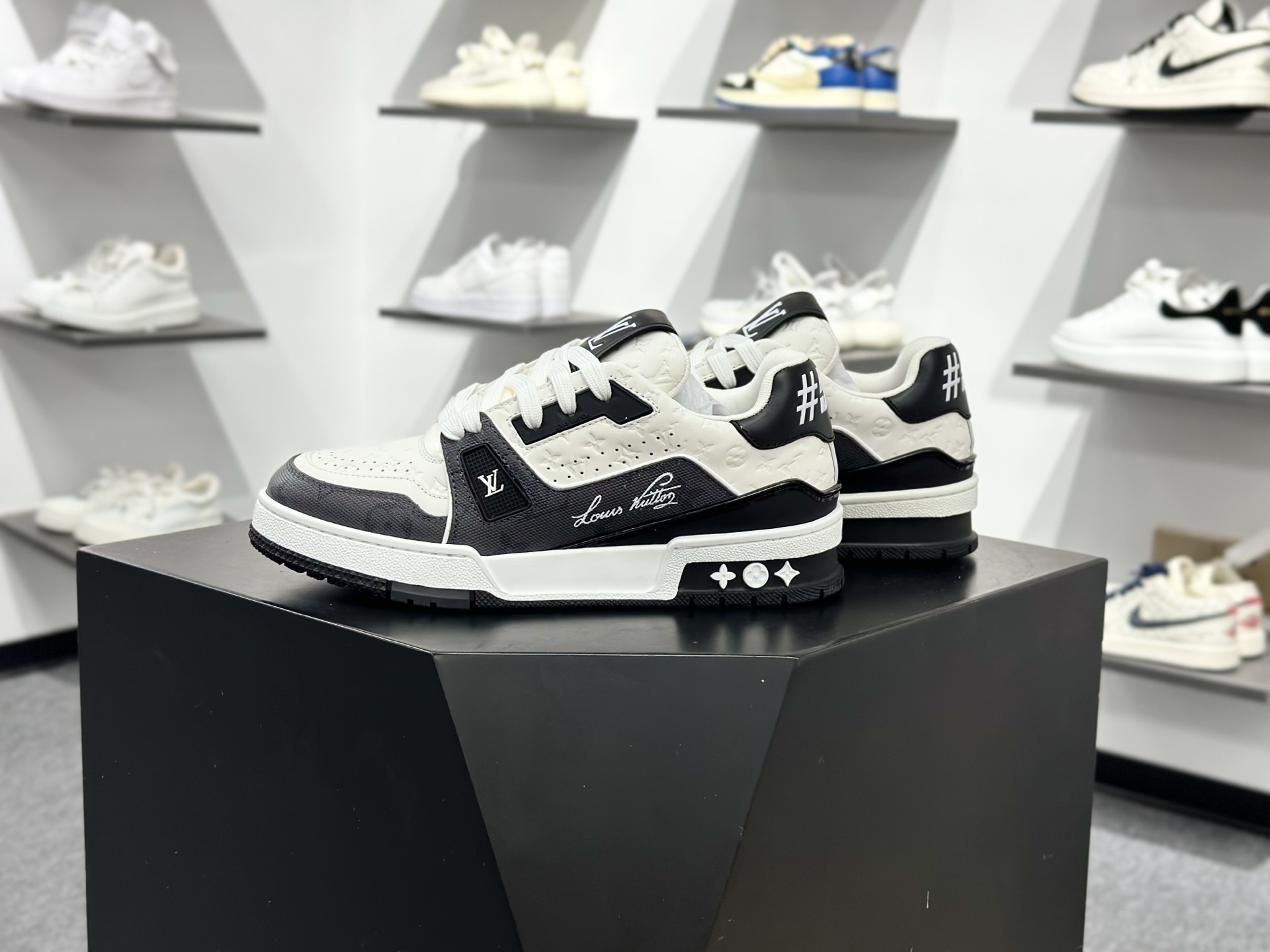 500 Lv Trainer X1 Max 版本 高奢经典巅峰顶级高端复刻-Chinese UA Cheap High Quatity Brand Clothes Bags handbags Sneakers wholesale wholesaler seller from China Factory suppliers Fashion Clothing Shoes best Quality Beautiful Price 500 Lv Trainer X1 Max 版本 高奢经典巅峰顶级高端复刻