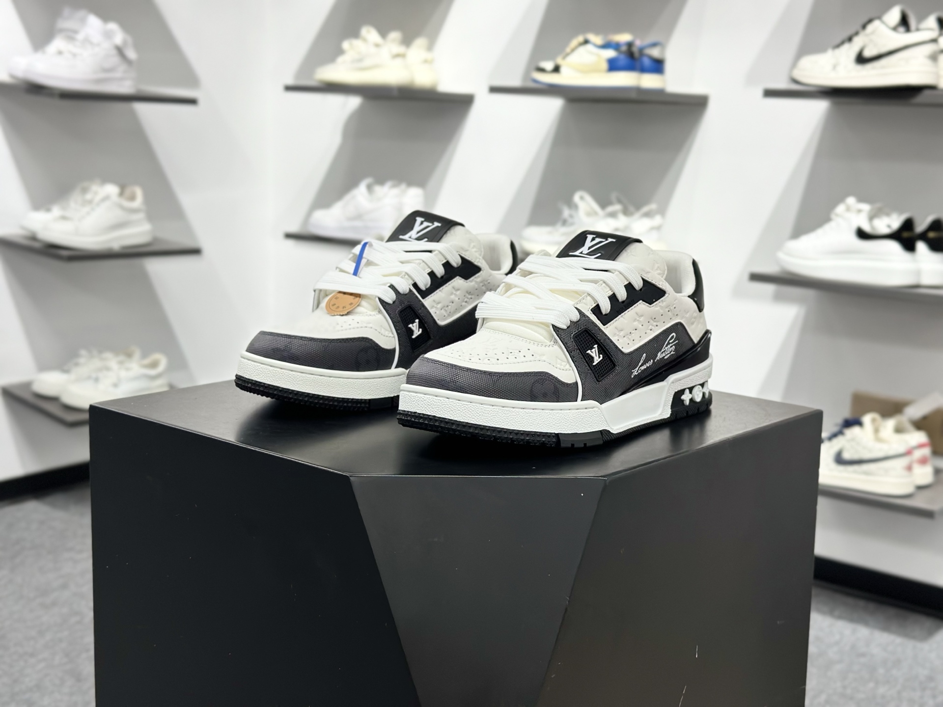 500 Lv Trainer X1 Max 版本 高奢经典巅峰顶级高端复刻-Chinese UA Cheap High Quatity Brand Clothes Bags handbags Sneakers wholesale wholesaler seller from China Factory suppliers Fashion Clothing Shoes best Quality Beautiful Price 500 Lv Trainer X1 Max 版本 高奢经典巅峰顶级高端复刻
