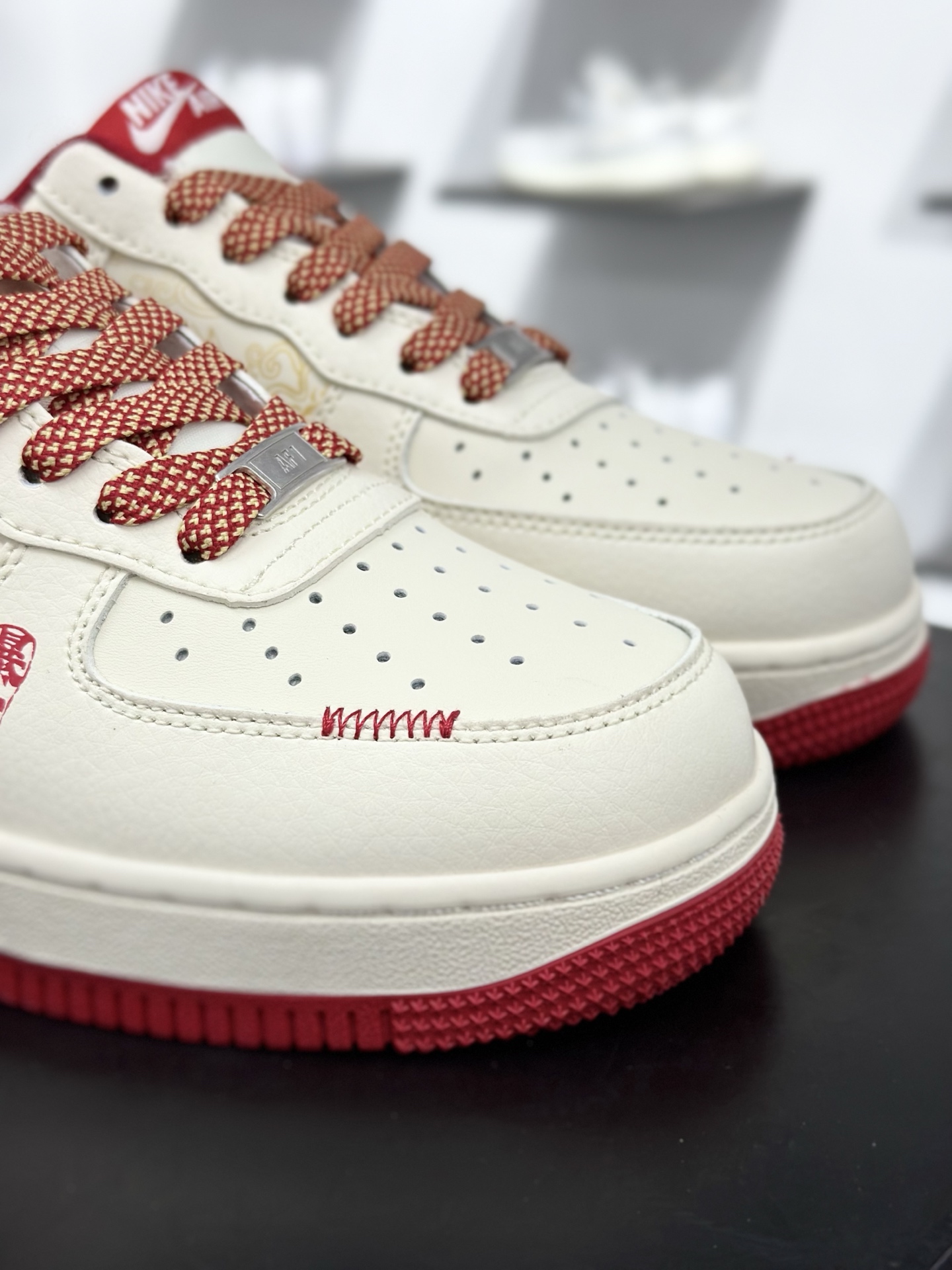 空军一号 马年献礼AIR FORCE 1 米白底色搭配酒红Swoosh 翻毛皮材质提升质感 HT5088-626-Top High Quatity Cheap Sneakers Fashion Clothing Clothes Bags handbags Shoes of all Brand wholesale With The best Quality And Beautiful Price from China Factory Chinese suppliers wholesaler seller 空军一号 马年献礼AIR FORCE 1 米白底色搭配酒红Swoosh 翻毛皮材质提升质感 HT5088-626