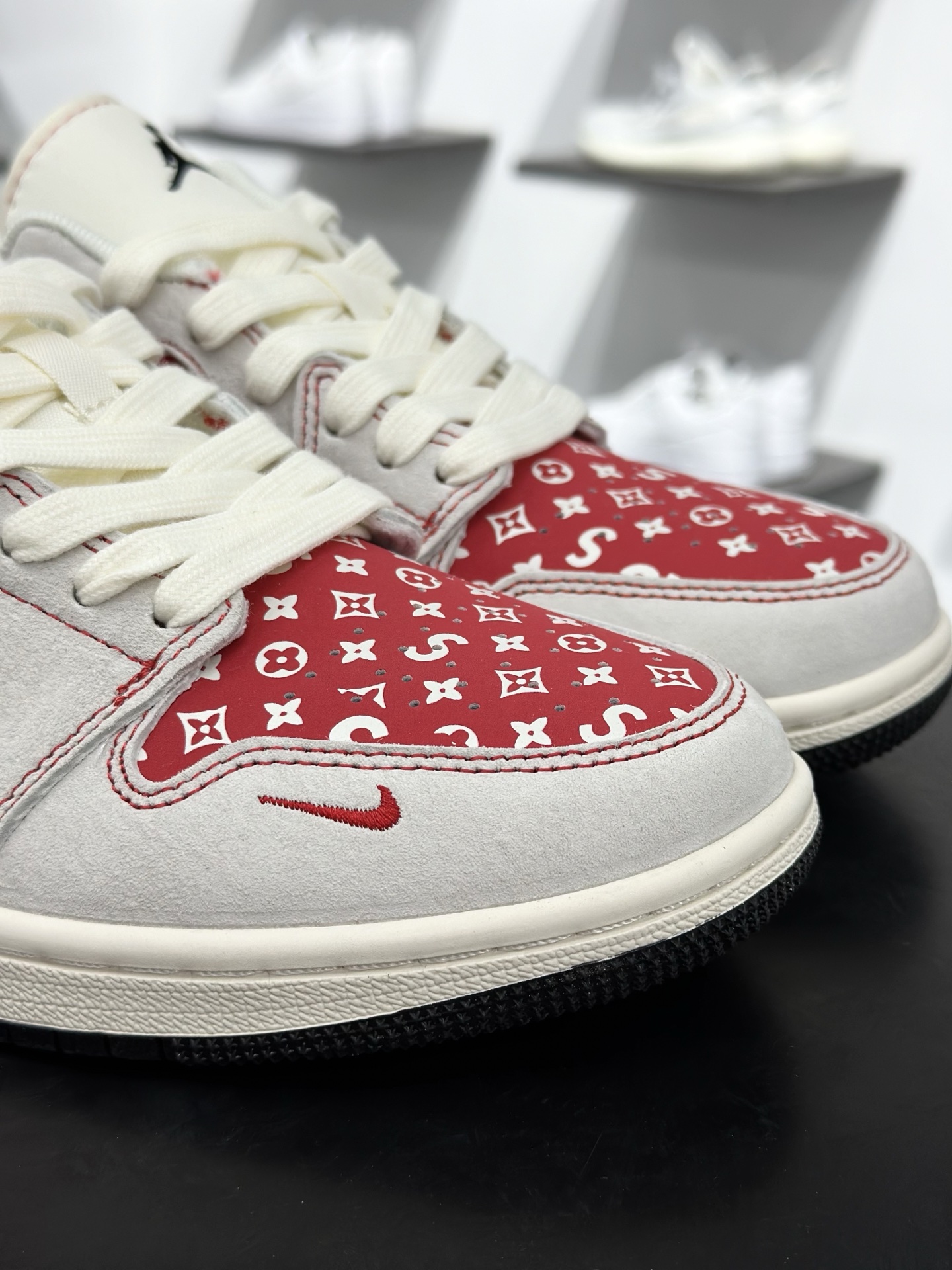 AIR JORDAN 1马年联名款太顶了 红白麂皮质感拉满 Supreme 北面双标加持 DM7866-123