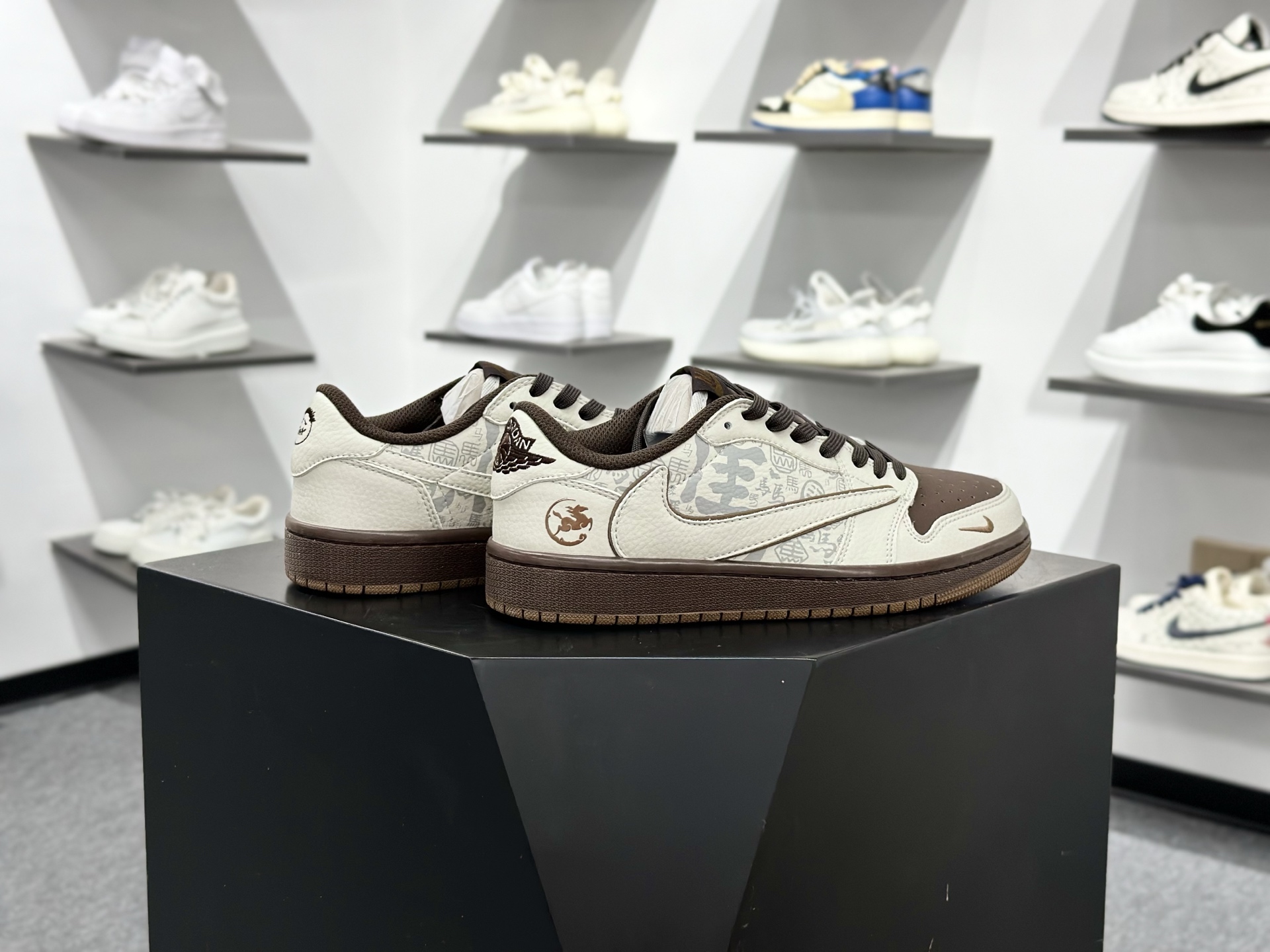 Fragment x Travis Scott x 马年限定 Air Jordan 1 Low 三方联名倒钩 NH0601-061-Top High Quatity Cheap Sneakers Fashion Clothing Clothes Bags handbags Shoes of all Brand wholesale With The best Quality And Beautiful Price from China Factory Chinese suppliers wholesaler seller Fragment x Travis Scott x 马年限定 Air Jordan 1 Low 三方联名倒钩 NH0601-061