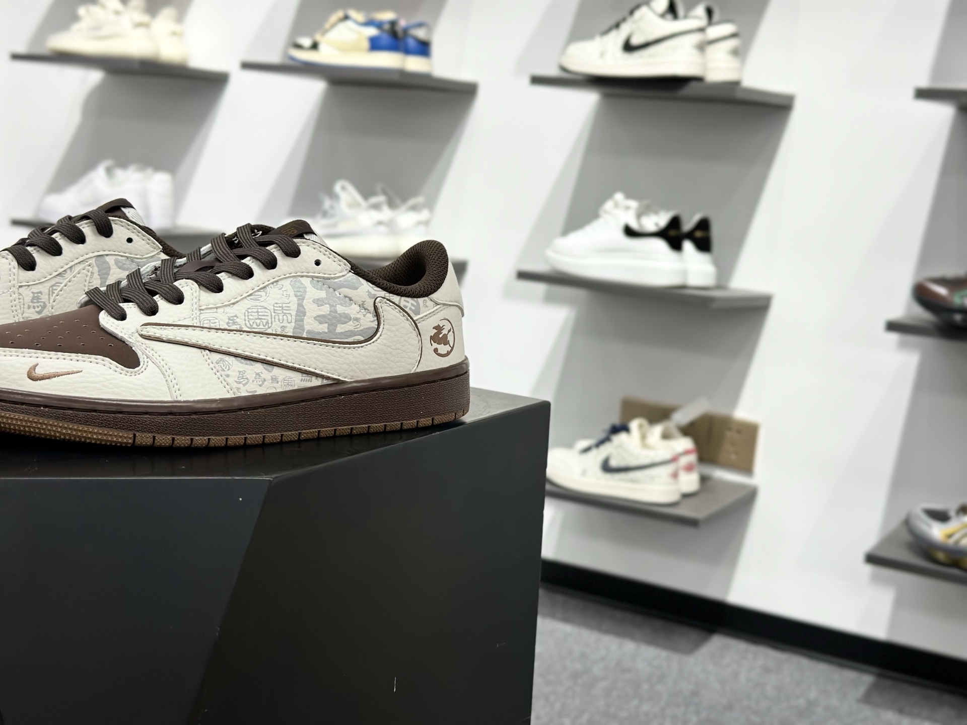 Fragment x Travis Scott x 马年限定 Air Jordan 1 Low 三方联名倒钩 NH0601-061-Top High Quatity Cheap Sneakers Fashion Clothing Clothes Bags handbags Shoes of all Brand wholesale With The best Quality And Beautiful Price from China Factory Chinese suppliers wholesaler seller Fragment x Travis Scott x 马年限定 Air Jordan 1 Low 三方联名倒钩 NH0601-061