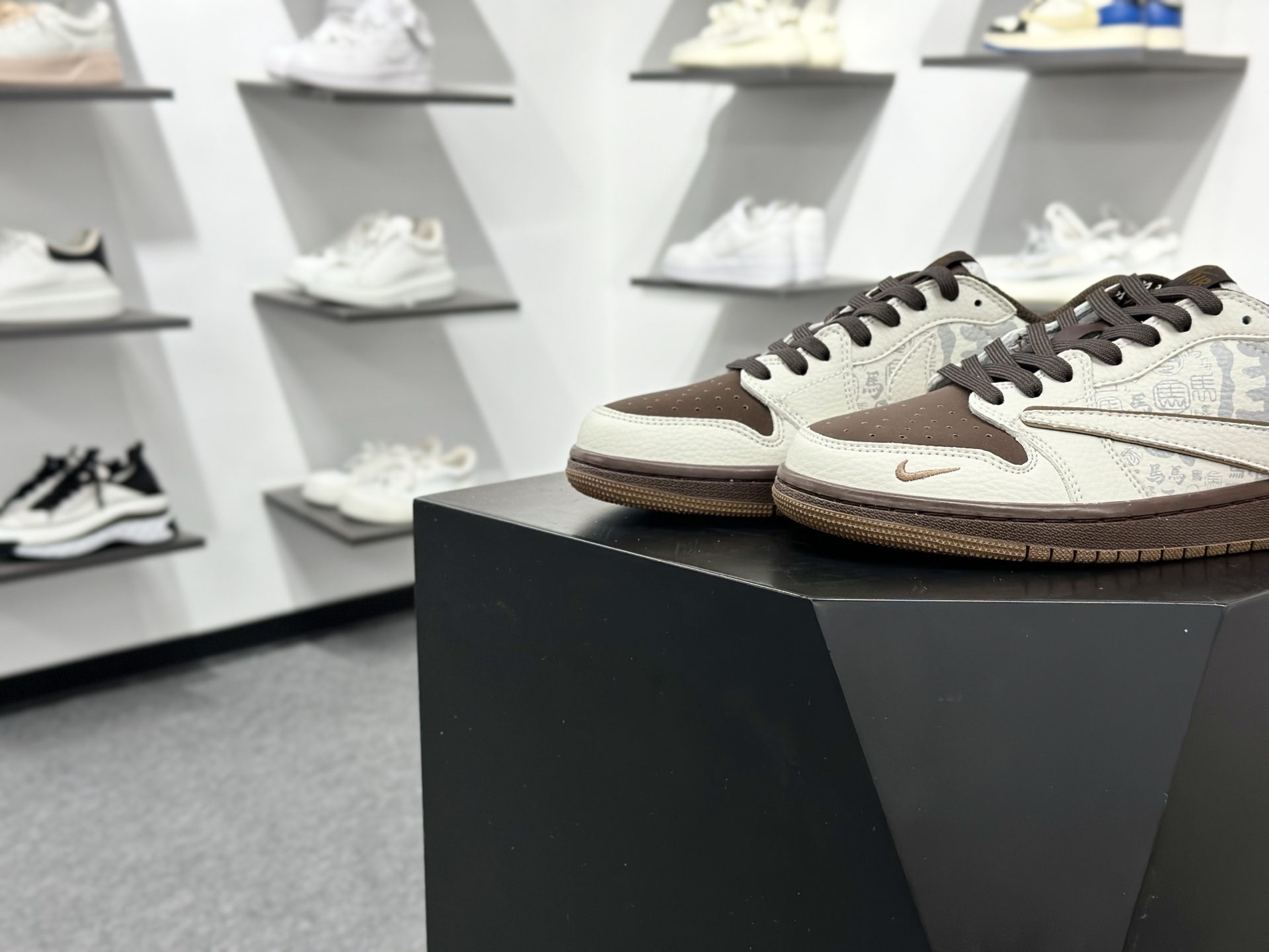 Fragment x Travis Scott x 马年限定 Air Jordan 1 Low 三方联名倒钩 NH0601-061-Top High Quatity Cheap Sneakers Fashion Clothing Clothes Bags handbags Shoes of all Brand wholesale With The best Quality And Beautiful Price from China Factory Chinese suppliers wholesaler seller Fragment x Travis Scott x 马年限定 Air Jordan 1 Low 三方联名倒钩 NH0601-061