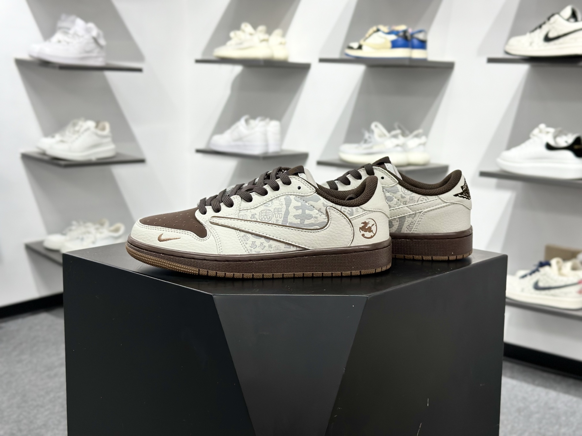 Fragment x Travis Scott x 马年限定 Air Jordan 1 Low 三方联名倒钩 NH0601-061-Top High Quatity Cheap Sneakers Fashion Clothing Clothes Bags handbags Shoes of all Brand wholesale With The best Quality And Beautiful Price from China Factory Chinese suppliers wholesaler seller Fragment x Travis Scott x 马年限定 Air Jordan 1 Low 三方联名倒钩 NH0601-061