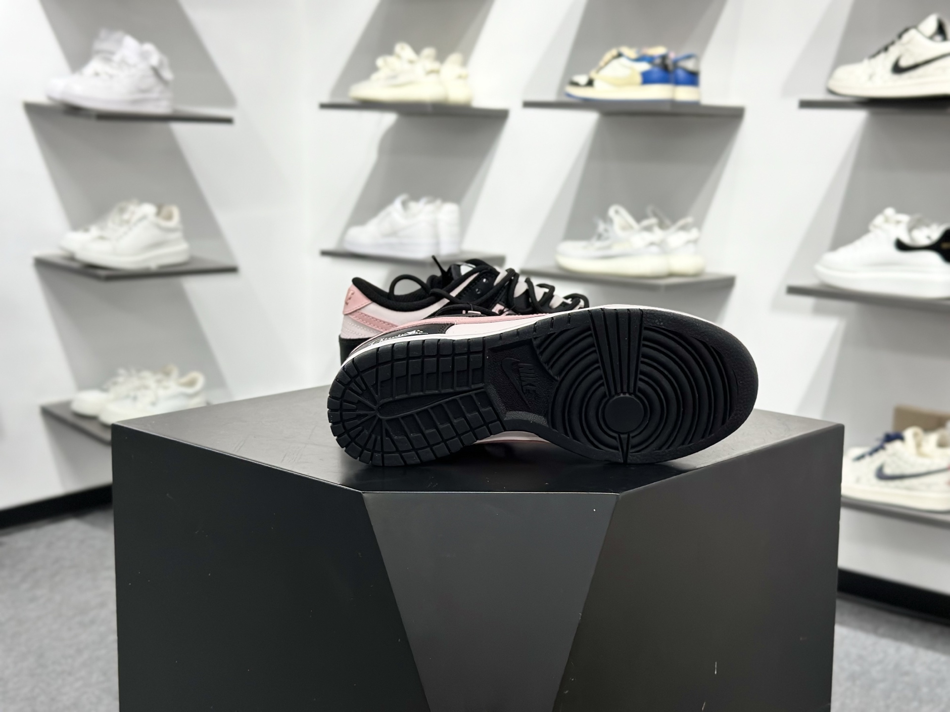 Nike SB Dunk Low 黑粉 解构绑带 BP1120-059-Top High Quatity Cheap Sneakers Fashion Clothing Clothes Bags handbags Shoes of all Brand wholesale With The best Quality And Beautiful Price from China Factory Chinese suppliers wholesaler seller Nike SB Dunk Low 黑粉 解构绑带 BP1120-059