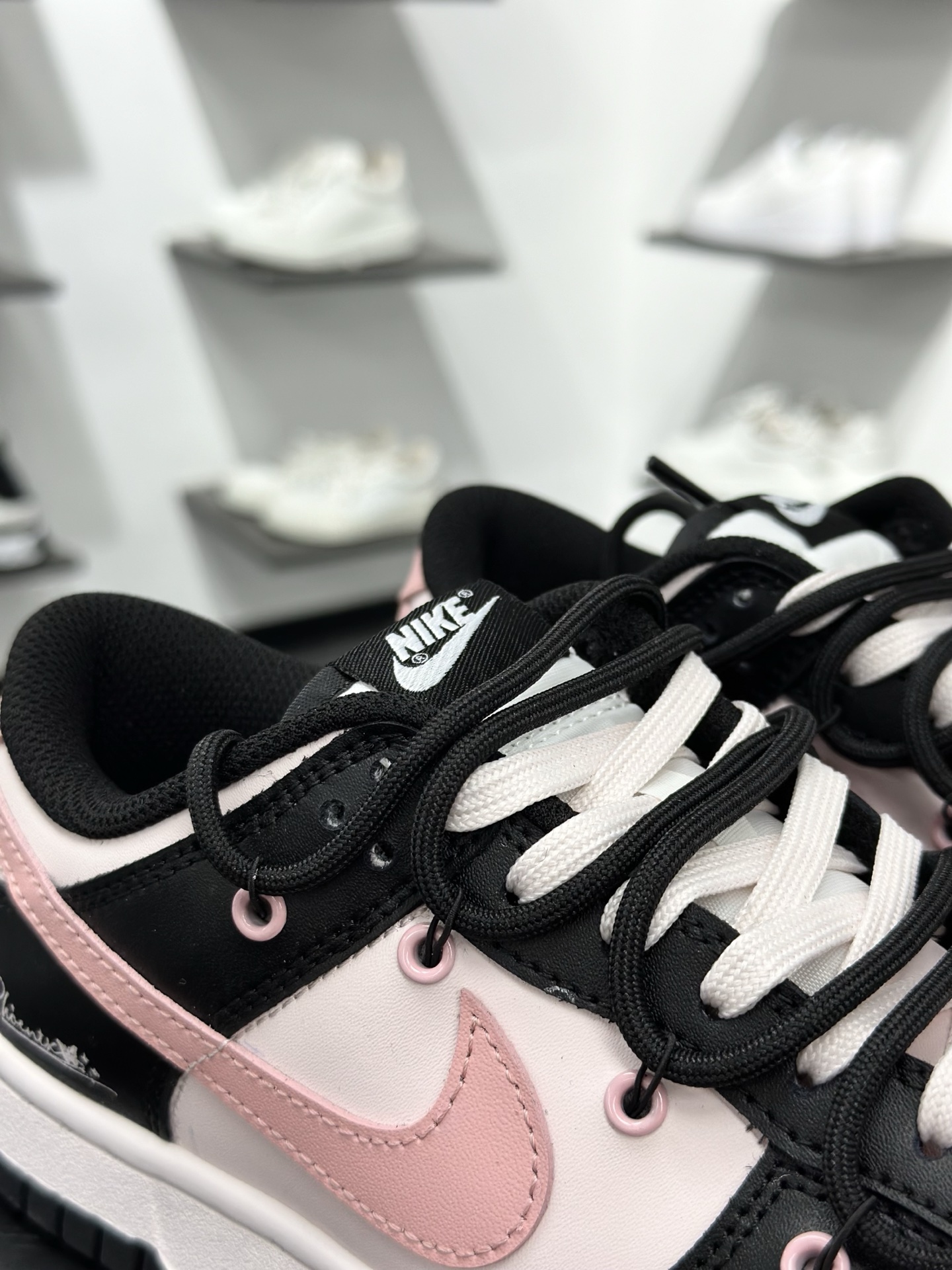Nike SB Dunk Low 黑粉 解构绑带 BP1120-059-Top High Quatity Cheap Sneakers Fashion Clothing Clothes Bags handbags Shoes of all Brand wholesale With The best Quality And Beautiful Price from China Factory Chinese suppliers wholesaler seller Nike SB Dunk Low 黑粉 解构绑带 BP1120-059