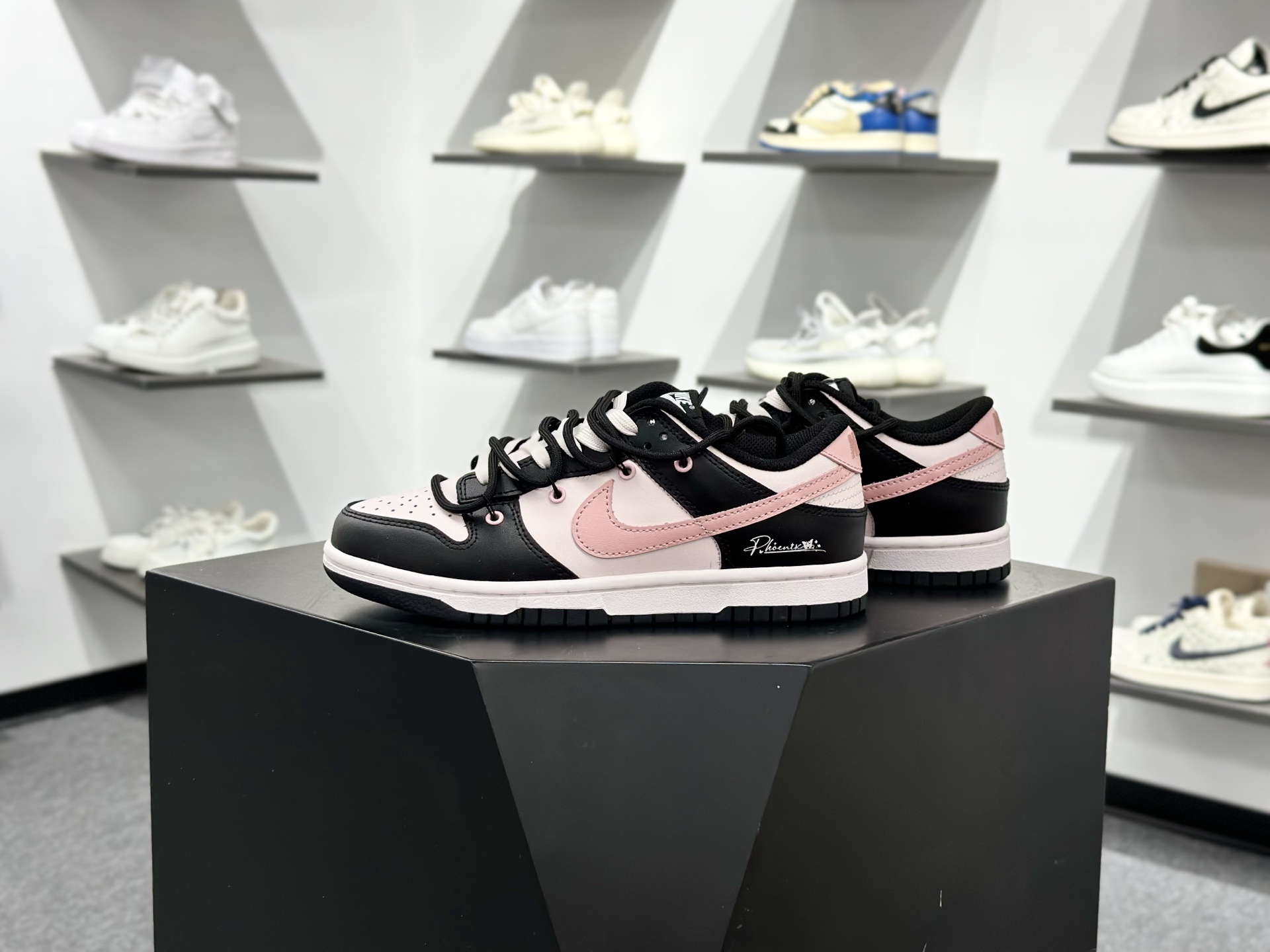 Nike SB Dunk Low 黑粉 解构绑带 BP1120-059-Top High Quatity Cheap Sneakers Fashion Clothing Clothes Bags handbags Shoes of all Brand wholesale With The best Quality And Beautiful Price from China Factory Chinese suppliers wholesaler seller Nike SB Dunk Low 黑粉 解构绑带 BP1120-059
