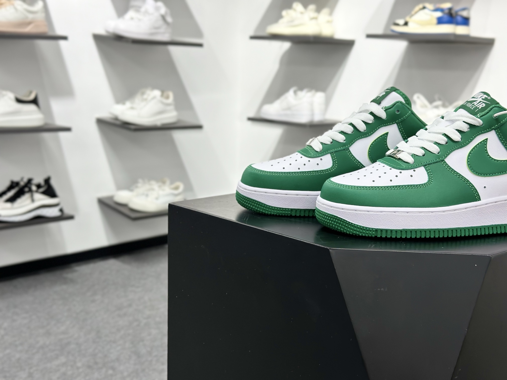 200 NIKE AIR FORCE 1‘07 FJ4146-122-Chinese UA Cheap High Quatity Brand Clothes Bags handbags Sneakers wholesale wholesaler seller from China Factory suppliers Fashion Clothing Shoes best Quality Beautiful Price 200 NIKE AIR FORCE 1‘07 FJ4146-122