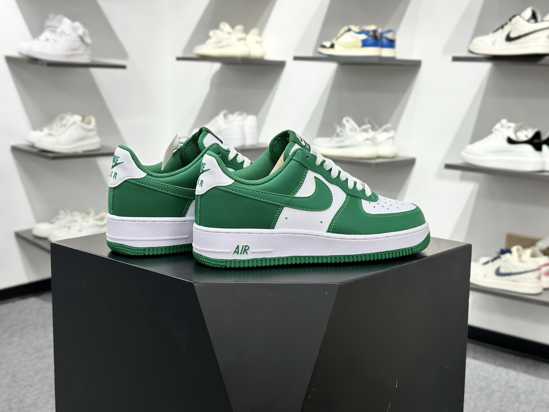 200 NIKE AIR FORCE 1‘07 FJ4146-122-Chinese UA Cheap High Quatity Brand Clothes Bags handbags Sneakers wholesale wholesaler seller from China Factory suppliers Fashion Clothing Shoes best Quality Beautiful Price 200 NIKE AIR FORCE 1‘07 FJ4146-122