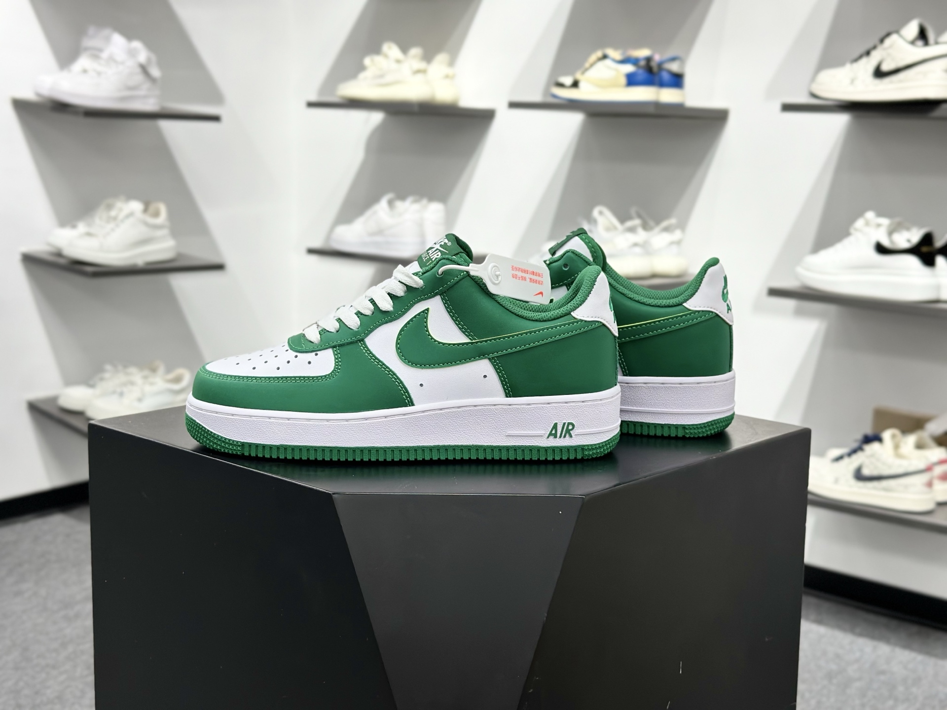 200 NIKE AIR FORCE 1‘07 FJ4146-122-Chinese UA Cheap High Quatity Brand Clothes Bags handbags Sneakers wholesale wholesaler seller from China Factory suppliers Fashion Clothing Shoes best Quality Beautiful Price 200 NIKE AIR FORCE 1‘07 FJ4146-122