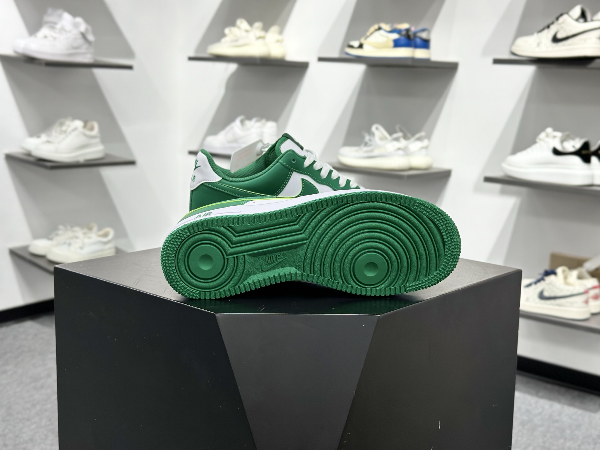 200 NIKE AIR FORCE 1‘07 FJ4146-122-Chinese UA Cheap High Quatity Brand Clothes Bags handbags Sneakers wholesale wholesaler seller from China Factory suppliers Fashion Clothing Shoes best Quality Beautiful Price 200 NIKE AIR FORCE 1‘07 FJ4146-122