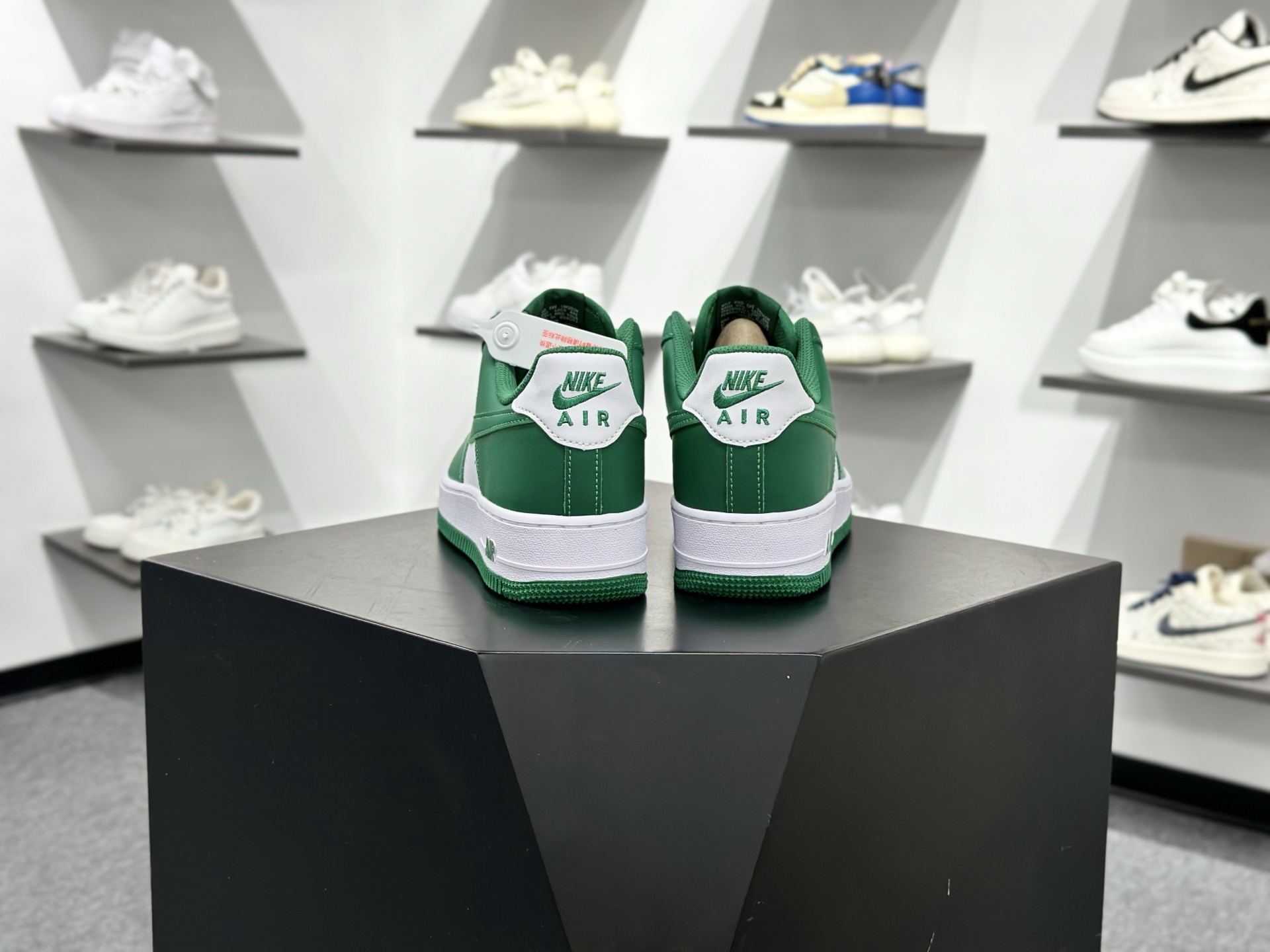 200 NIKE AIR FORCE 1‘07 FJ4146-122-Chinese UA Cheap High Quatity Brand Clothes Bags handbags Sneakers wholesale wholesaler seller from China Factory suppliers Fashion Clothing Shoes best Quality Beautiful Price 200 NIKE AIR FORCE 1‘07 FJ4146-122