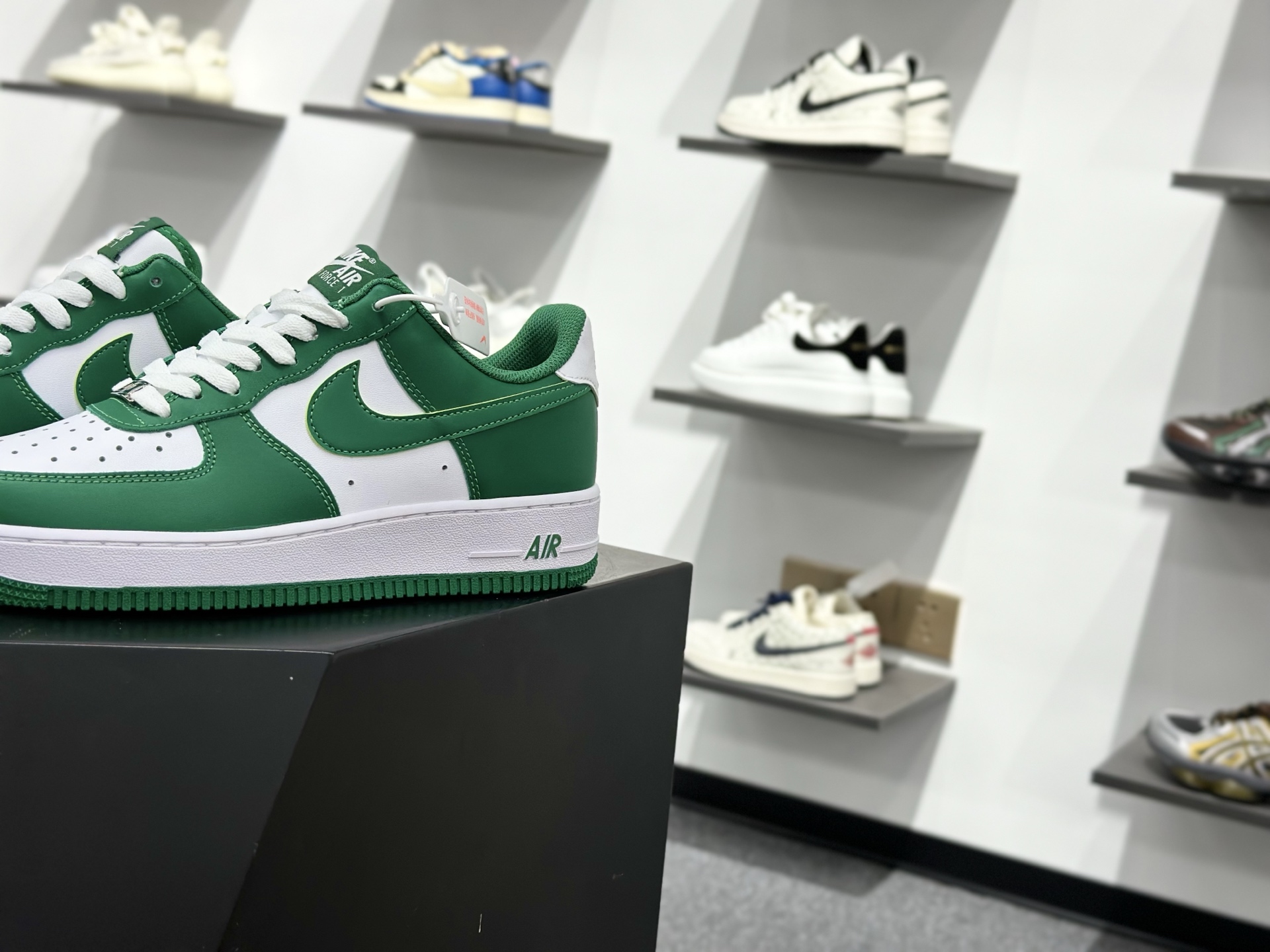 200 NIKE AIR FORCE 1‘07 FJ4146-122-Chinese UA Cheap High Quatity Brand Clothes Bags handbags Sneakers wholesale wholesaler seller from China Factory suppliers Fashion Clothing Shoes best Quality Beautiful Price 200 NIKE AIR FORCE 1‘07 FJ4146-122