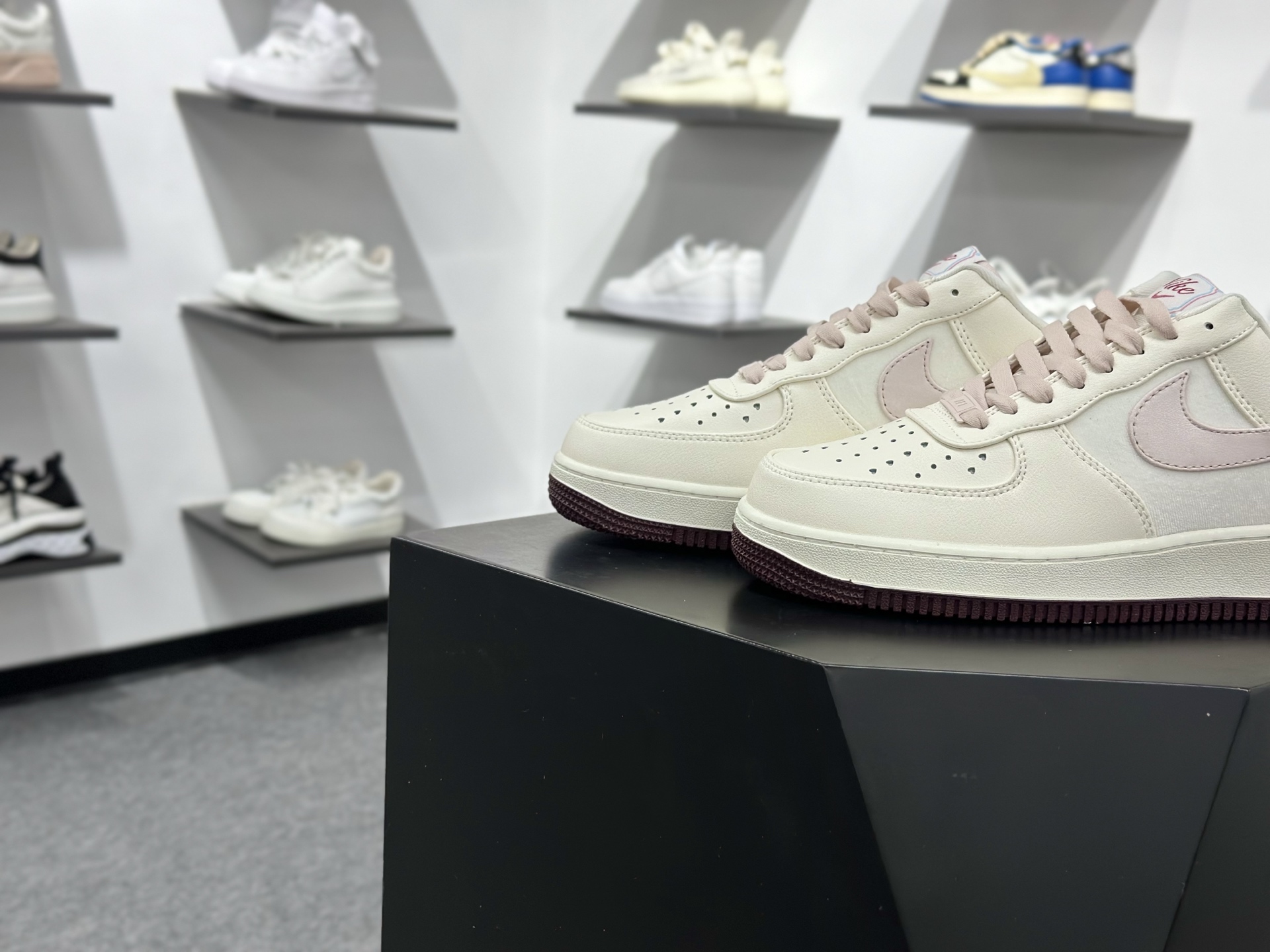 220 NIKE AIR FORCE 1‘07 LV8 IQ4937-161-Chinese UA Cheap High Quatity Brand Clothes Bags handbags Sneakers wholesale wholesaler seller from China Factory suppliers Fashion Clothing Shoes best Quality Beautiful Price 220 NIKE AIR FORCE 1‘07 LV8 IQ4937-161