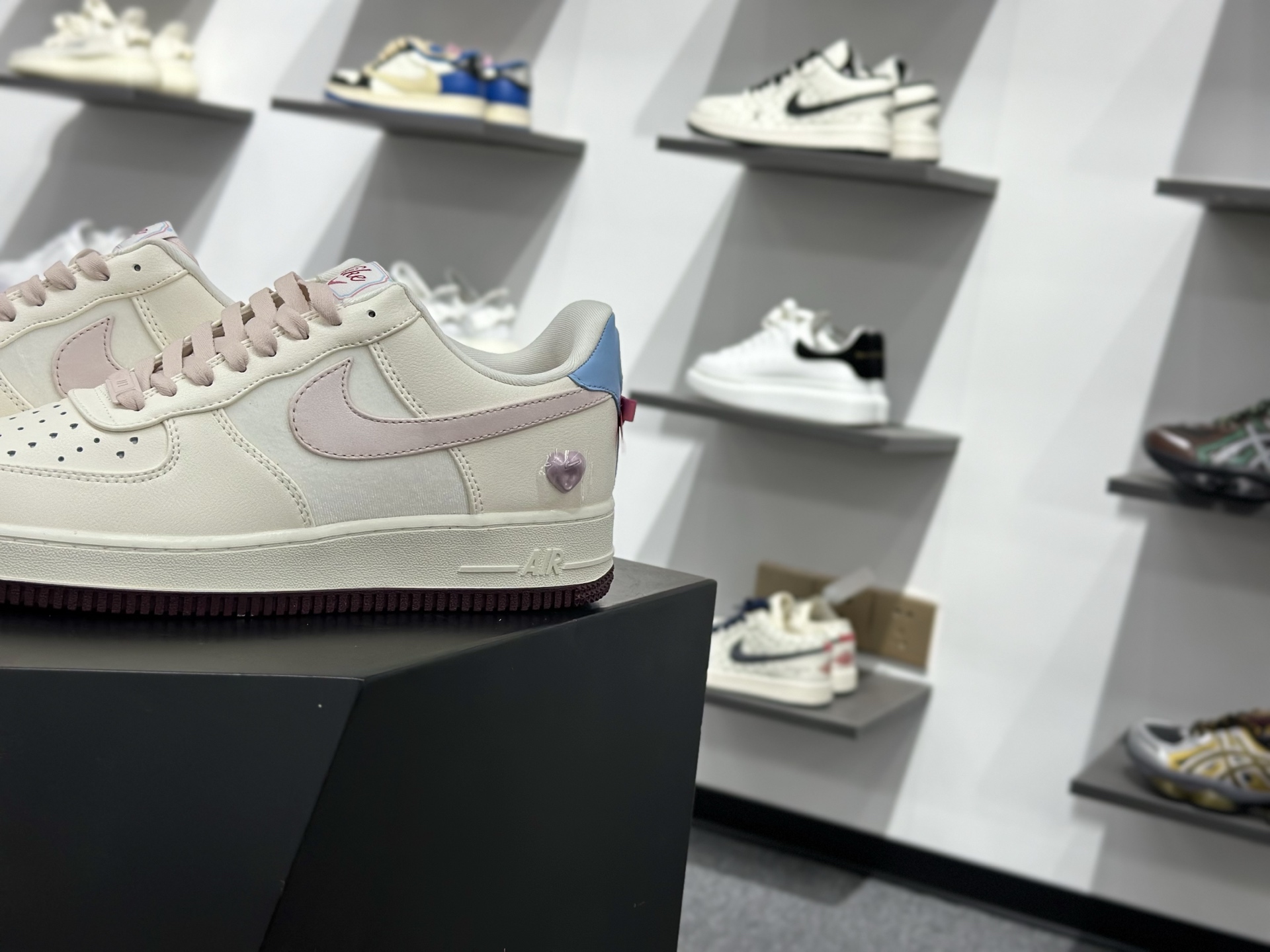 220 NIKE AIR FORCE 1‘07 LV8 IQ4937-161-Chinese UA Cheap High Quatity Brand Clothes Bags handbags Sneakers wholesale wholesaler seller from China Factory suppliers Fashion Clothing Shoes best Quality Beautiful Price 220 NIKE AIR FORCE 1‘07 LV8 IQ4937-161