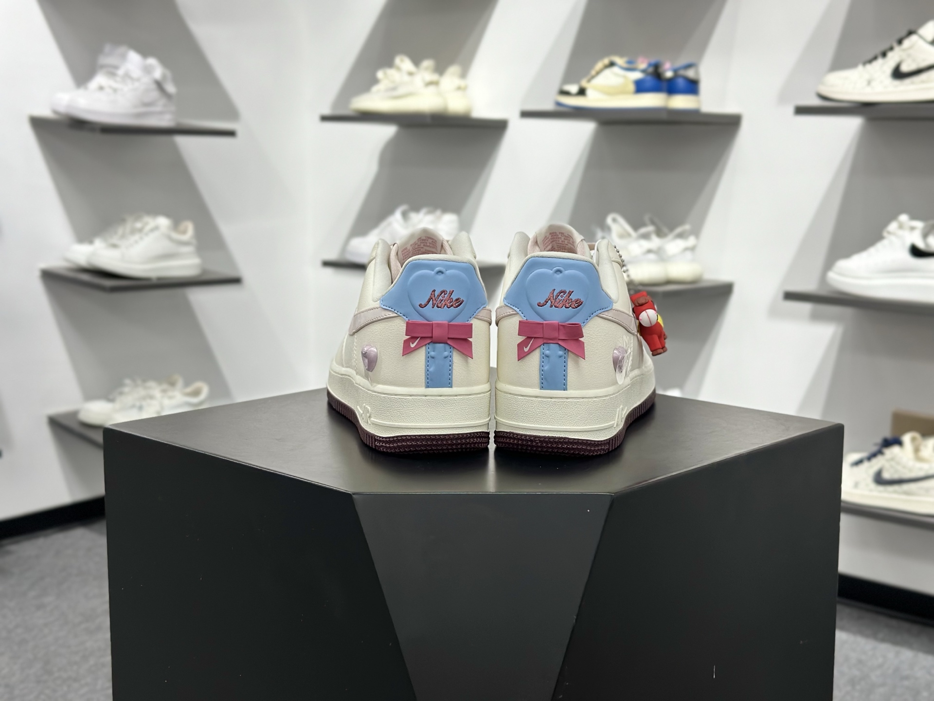 220 NIKE AIR FORCE 1‘07 LV8 IQ4937-161-Chinese UA Cheap High Quatity Brand Clothes Bags handbags Sneakers wholesale wholesaler seller from China Factory suppliers Fashion Clothing Shoes best Quality Beautiful Price 220 NIKE AIR FORCE 1‘07 LV8 IQ4937-161