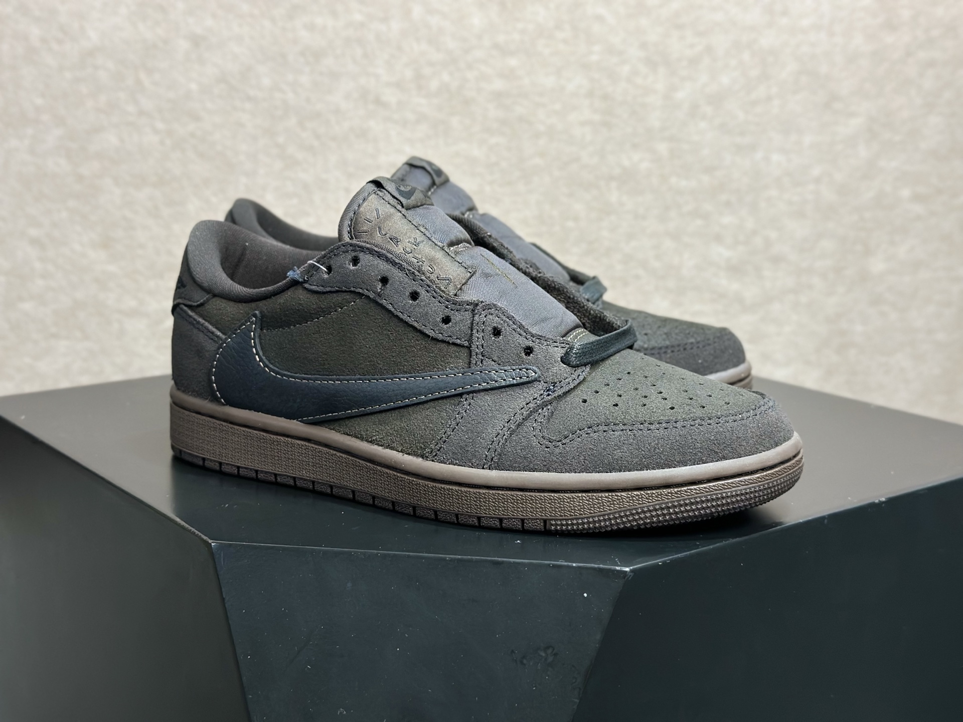 260 倒钩 9.0 丝绒摩卡 质感拉满的美拉德神鞋 Travis Scott x AJ1 Low 丝绒摩卡倒钩-Chinese UA Cheap High Quatity Brand Clothes Bags handbags Sneakers wholesale wholesaler seller from China Factory suppliers Fashion Clothing Shoes best Quality Beautiful Price 260 倒钩 9.0 丝绒摩卡 质感拉满的美拉德神鞋 Travis Scott x AJ1 Low 丝绒摩卡倒钩