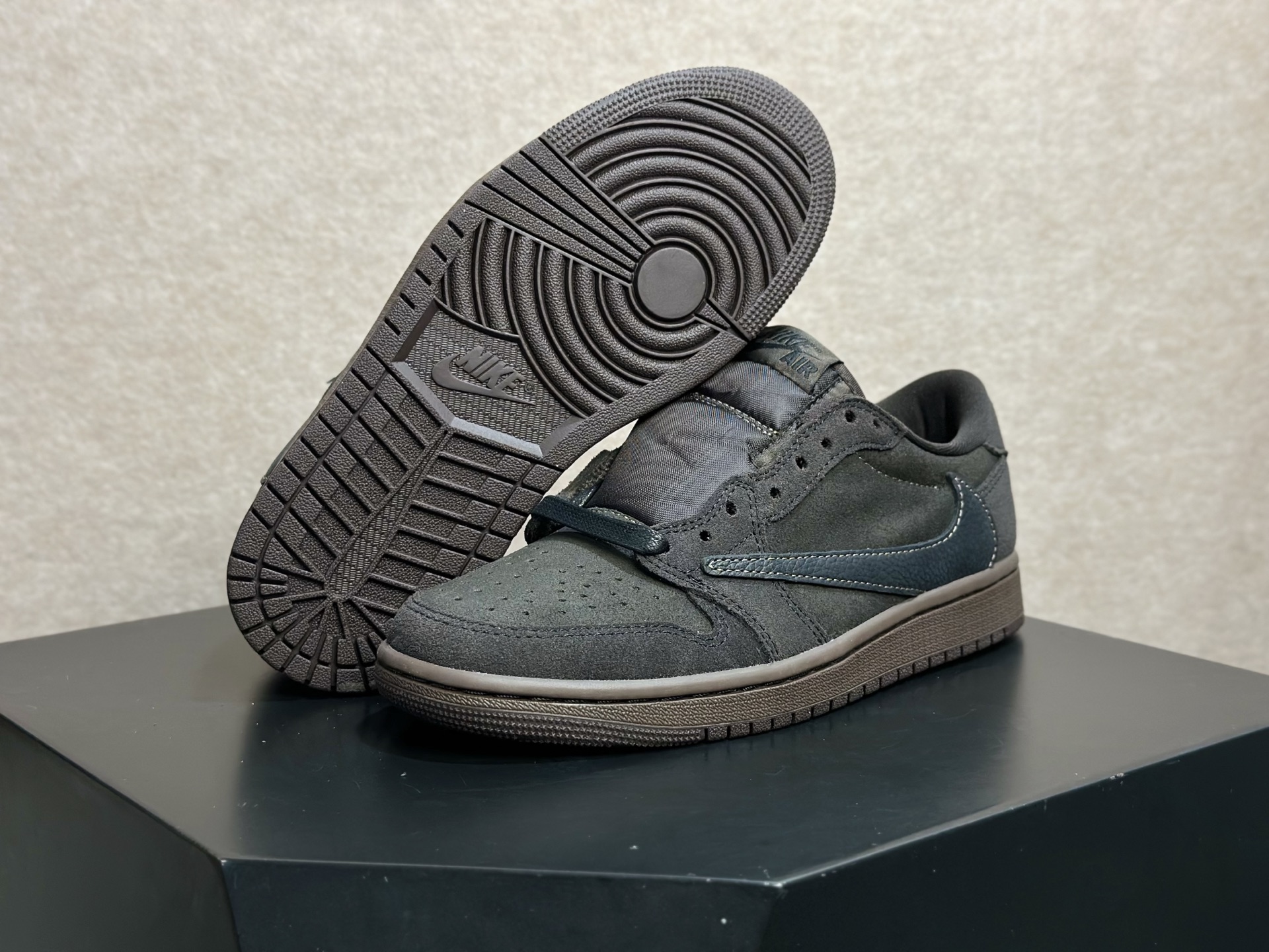 260 倒钩 9.0 丝绒摩卡 质感拉满的美拉德神鞋 Travis Scott x AJ1 Low 丝绒摩卡倒钩-Chinese UA Cheap High Quatity Brand Clothes Bags handbags Sneakers wholesale wholesaler seller from China Factory suppliers Fashion Clothing Shoes best Quality Beautiful Price 260 倒钩 9.0 丝绒摩卡 质感拉满的美拉德神鞋 Travis Scott x AJ1 Low 丝绒摩卡倒钩
