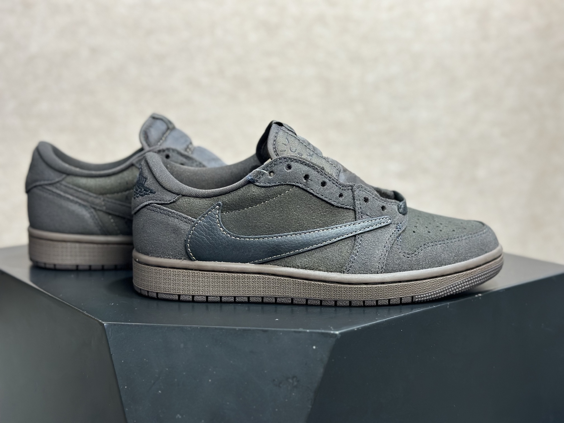 260 倒钩 9.0 丝绒摩卡 质感拉满的美拉德神鞋 Travis Scott x AJ1 Low 丝绒摩卡倒钩-Chinese UA Cheap High Quatity Brand Clothes Bags handbags Sneakers wholesale wholesaler seller from China Factory suppliers Fashion Clothing Shoes best Quality Beautiful Price 260 倒钩 9.0 丝绒摩卡 质感拉满的美拉德神鞋 Travis Scott x AJ1 Low 丝绒摩卡倒钩