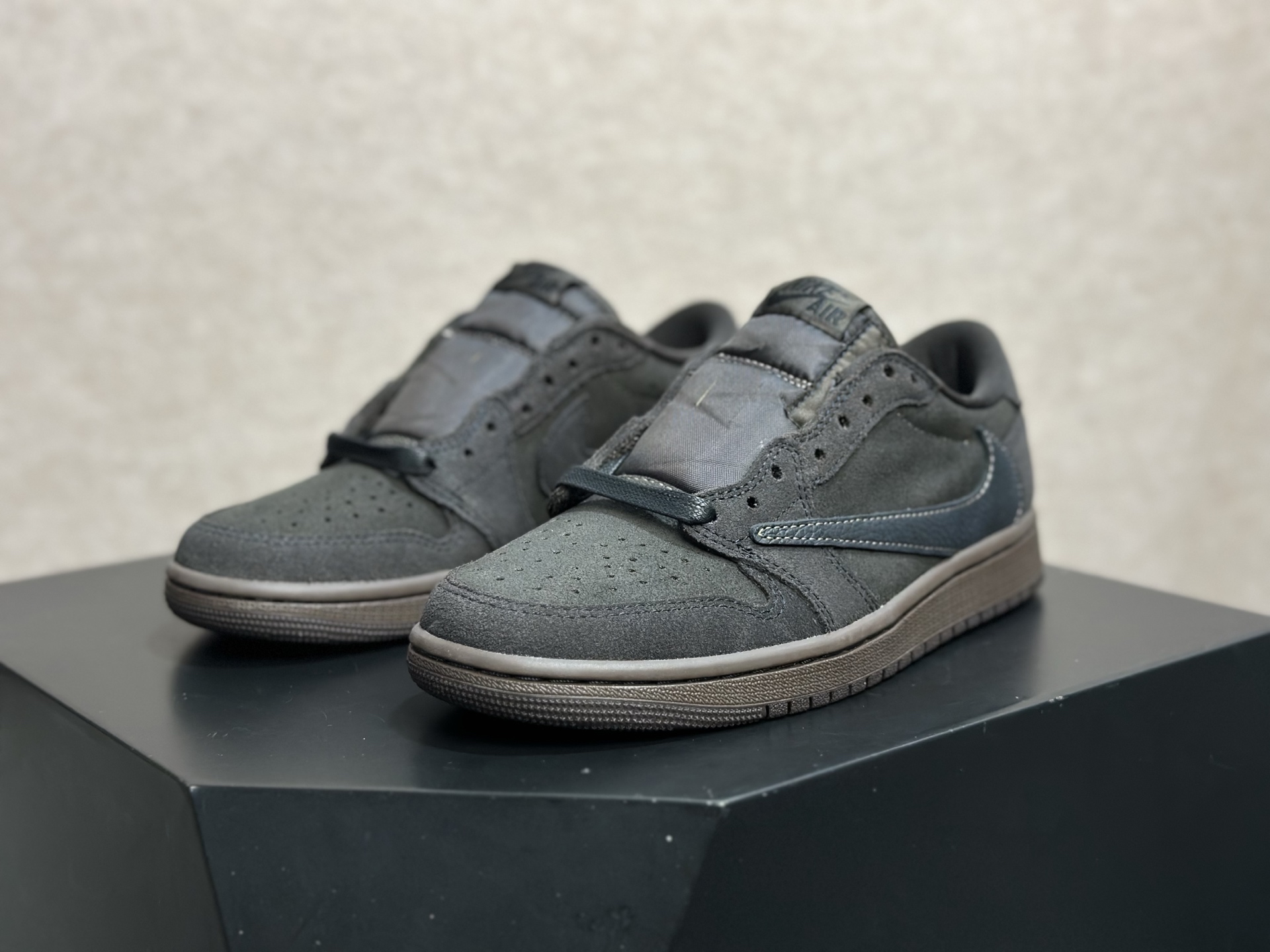 260 倒钩 9.0 丝绒摩卡 质感拉满的美拉德神鞋 Travis Scott x AJ1 Low 丝绒摩卡倒钩-Chinese UA Cheap High Quatity Brand Clothes Bags handbags Sneakers wholesale wholesaler seller from China Factory suppliers Fashion Clothing Shoes best Quality Beautiful Price 260 倒钩 9.0 丝绒摩卡 质感拉满的美拉德神鞋 Travis Scott x AJ1 Low 丝绒摩卡倒钩