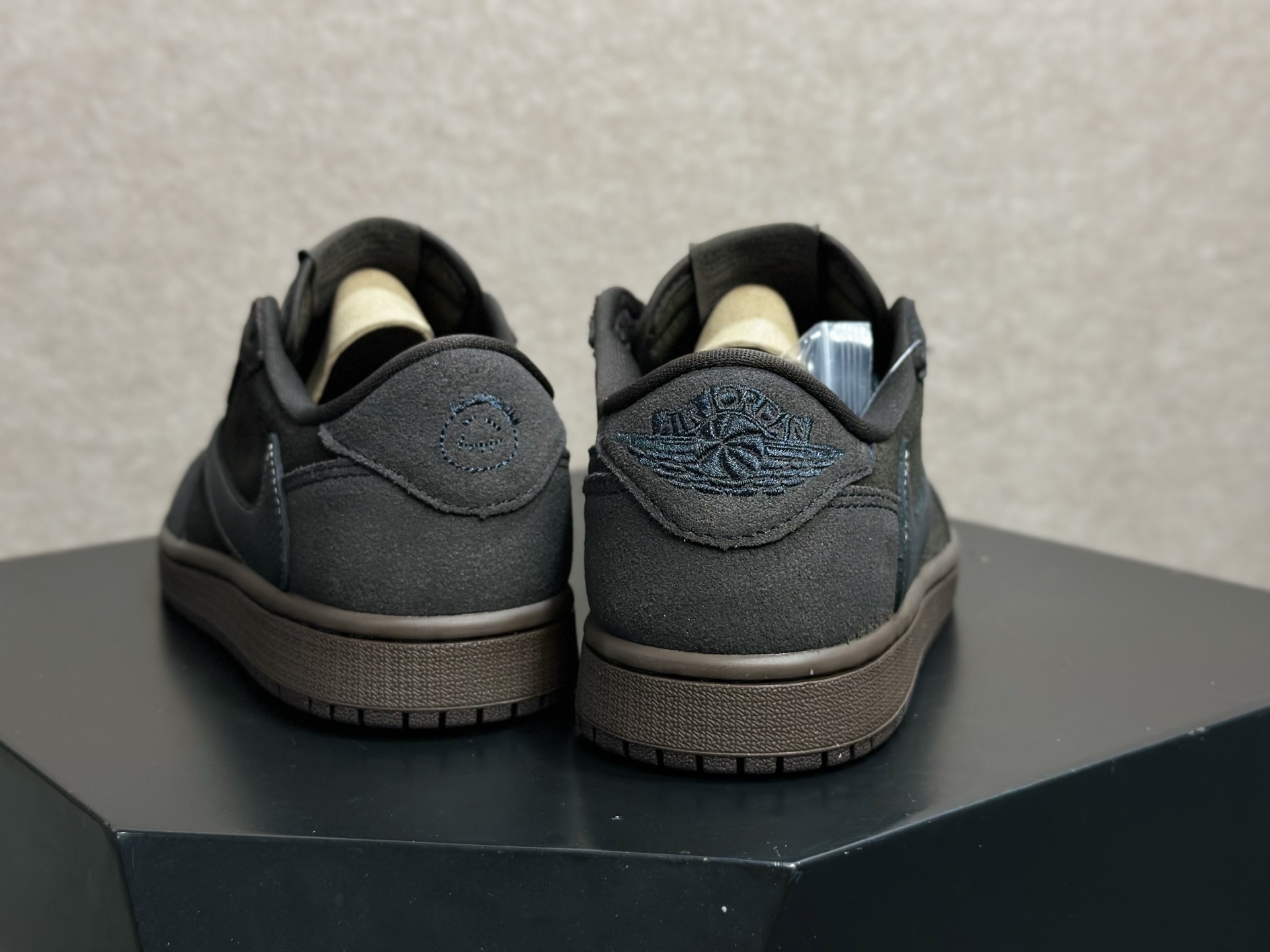 260 倒钩 9.0 丝绒摩卡 质感拉满的美拉德神鞋 Travis Scott x AJ1 Low 丝绒摩卡倒钩-Chinese UA Cheap High Quatity Brand Clothes Bags handbags Sneakers wholesale wholesaler seller from China Factory suppliers Fashion Clothing Shoes best Quality Beautiful Price 260 倒钩 9.0 丝绒摩卡 质感拉满的美拉德神鞋 Travis Scott x AJ1 Low 丝绒摩卡倒钩