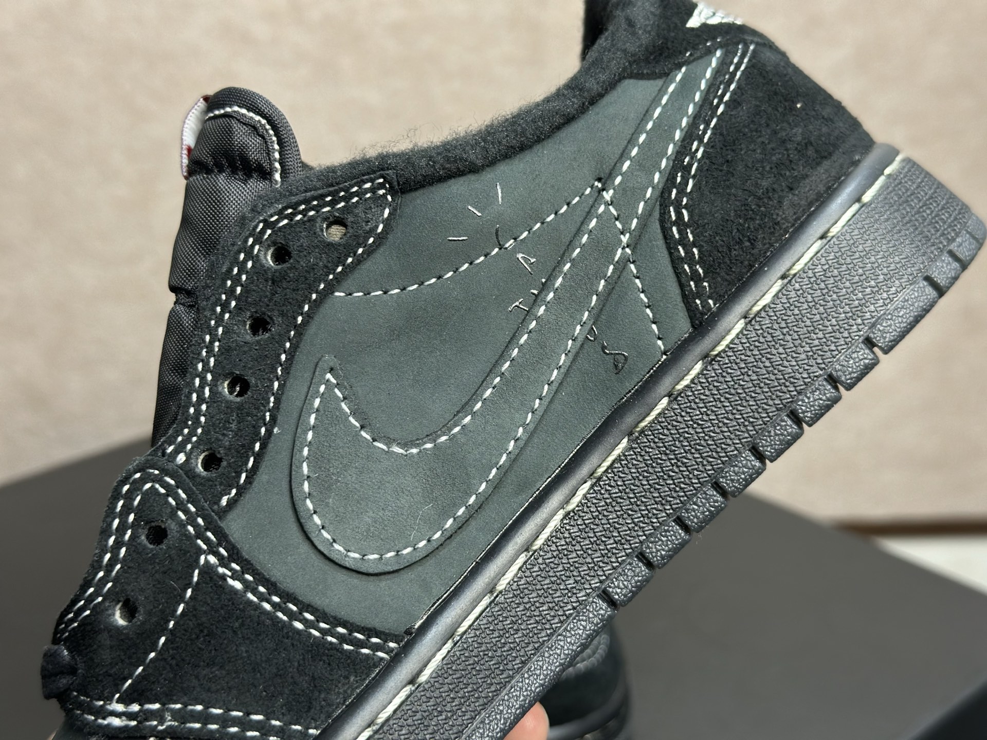 260 倒钩黑幻影 暗黑质感拉满的街头神鞋 Travis Scott x AJ1 Low 黑幻影倒钩 DM7866-001-Chinese UA Cheap High Quatity Brand Clothes Bags handbags Sneakers wholesale wholesaler seller from China Factory suppliers Fashion Clothing Shoes best Quality Beautiful Price 260 倒钩黑幻影 暗黑质感拉满的街头神鞋 Travis Scott x AJ1 Low 黑幻影倒钩 DM7866-001