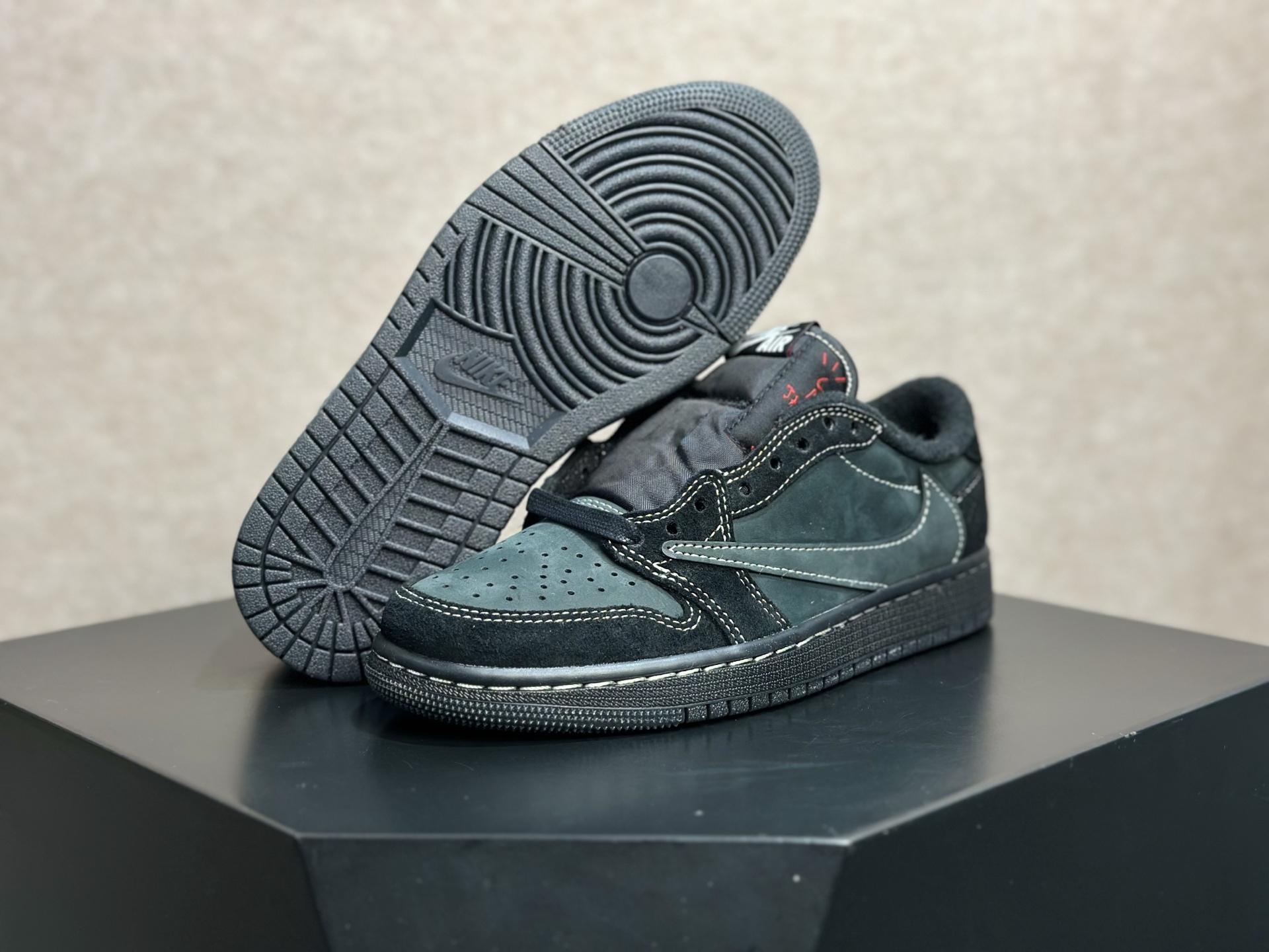 260 倒钩黑幻影 暗黑质感拉满的街头神鞋 Travis Scott x AJ1 Low 黑幻影倒钩 DM7866-001-Chinese UA Cheap High Quatity Brand Clothes Bags handbags Sneakers wholesale wholesaler seller from China Factory suppliers Fashion Clothing Shoes best Quality Beautiful Price 260 倒钩黑幻影 暗黑质感拉满的街头神鞋 Travis Scott x AJ1 Low 黑幻影倒钩 DM7866-001